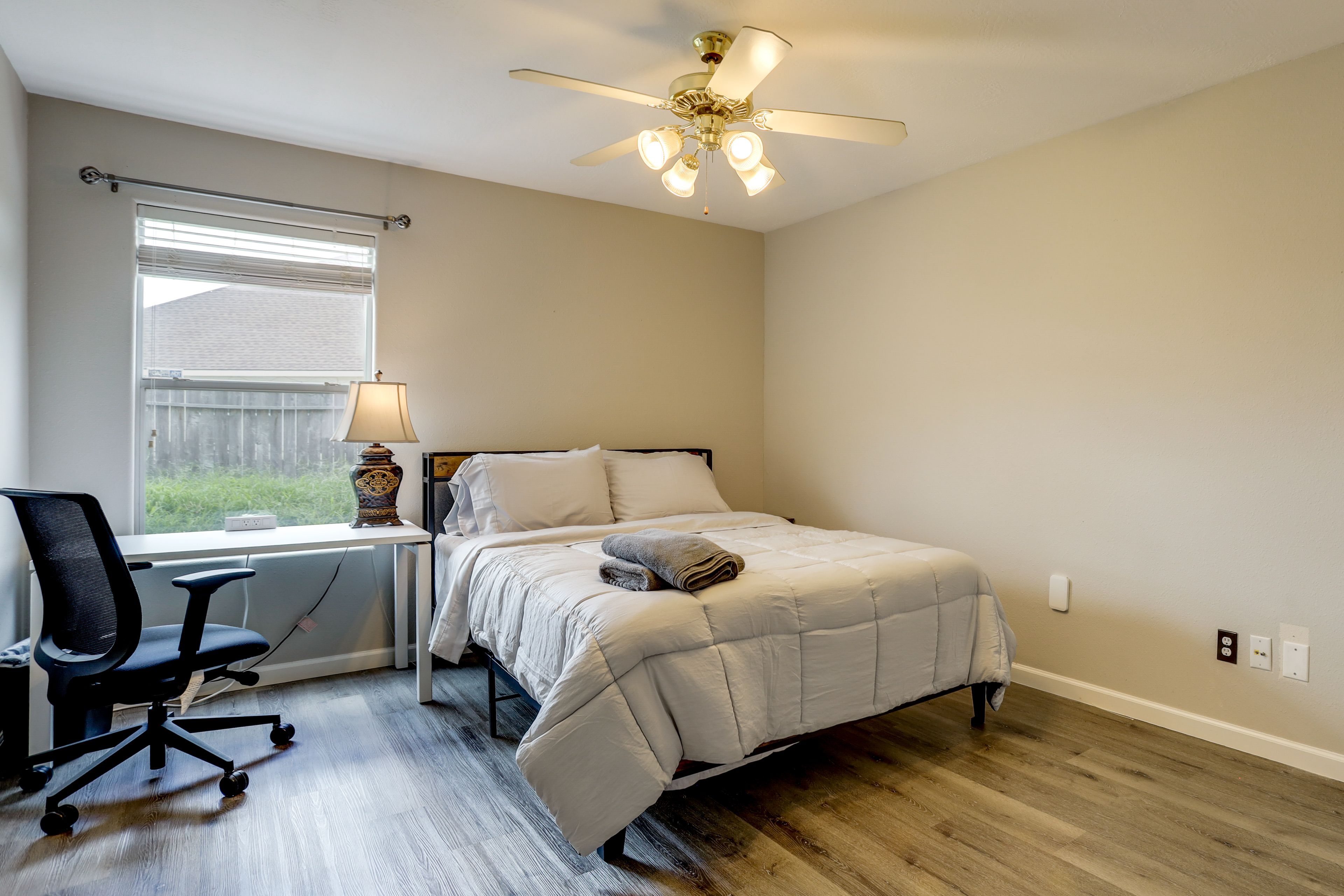 Bedroom 1 | 1st Floor | Queen Bed