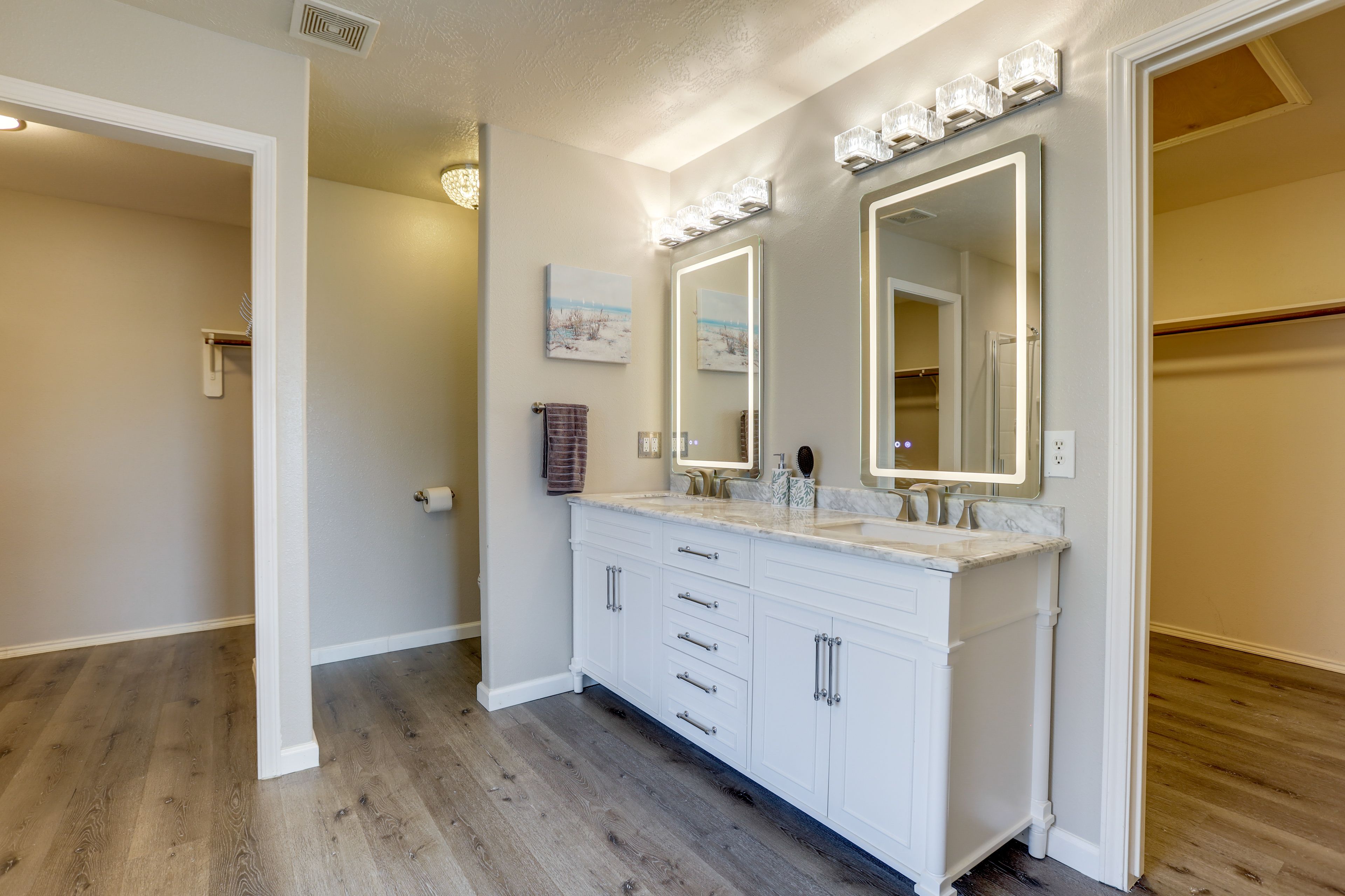 Full Bathroom | 2nd Floor
