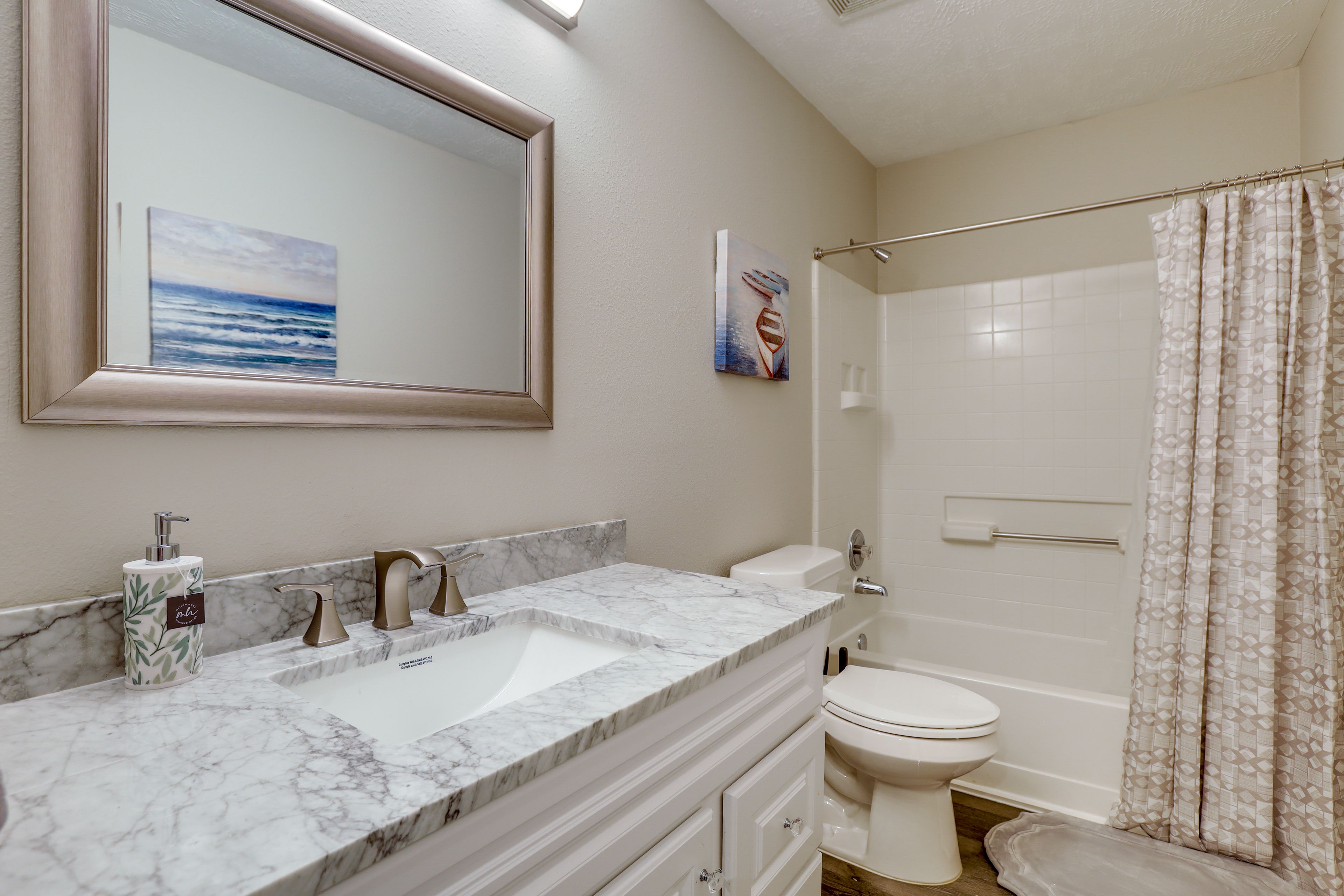 Full Bathroom | 2nd Floor