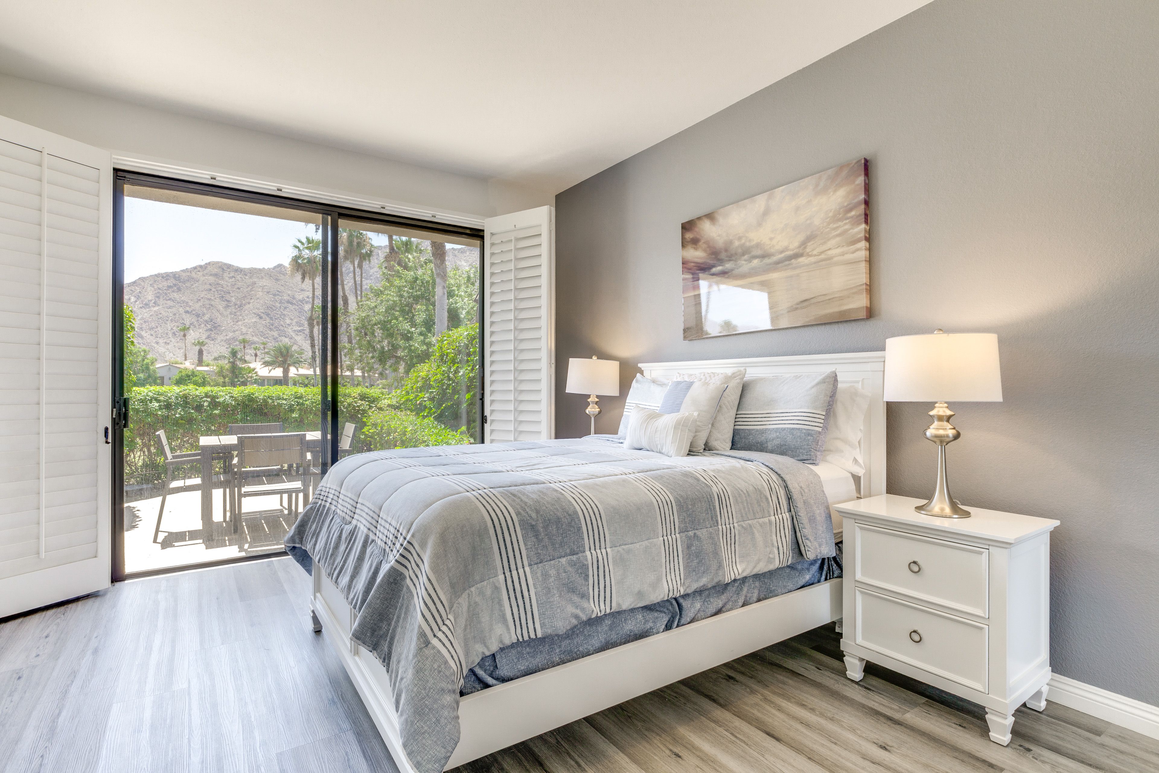 Bedroom 1 | Queen Bed