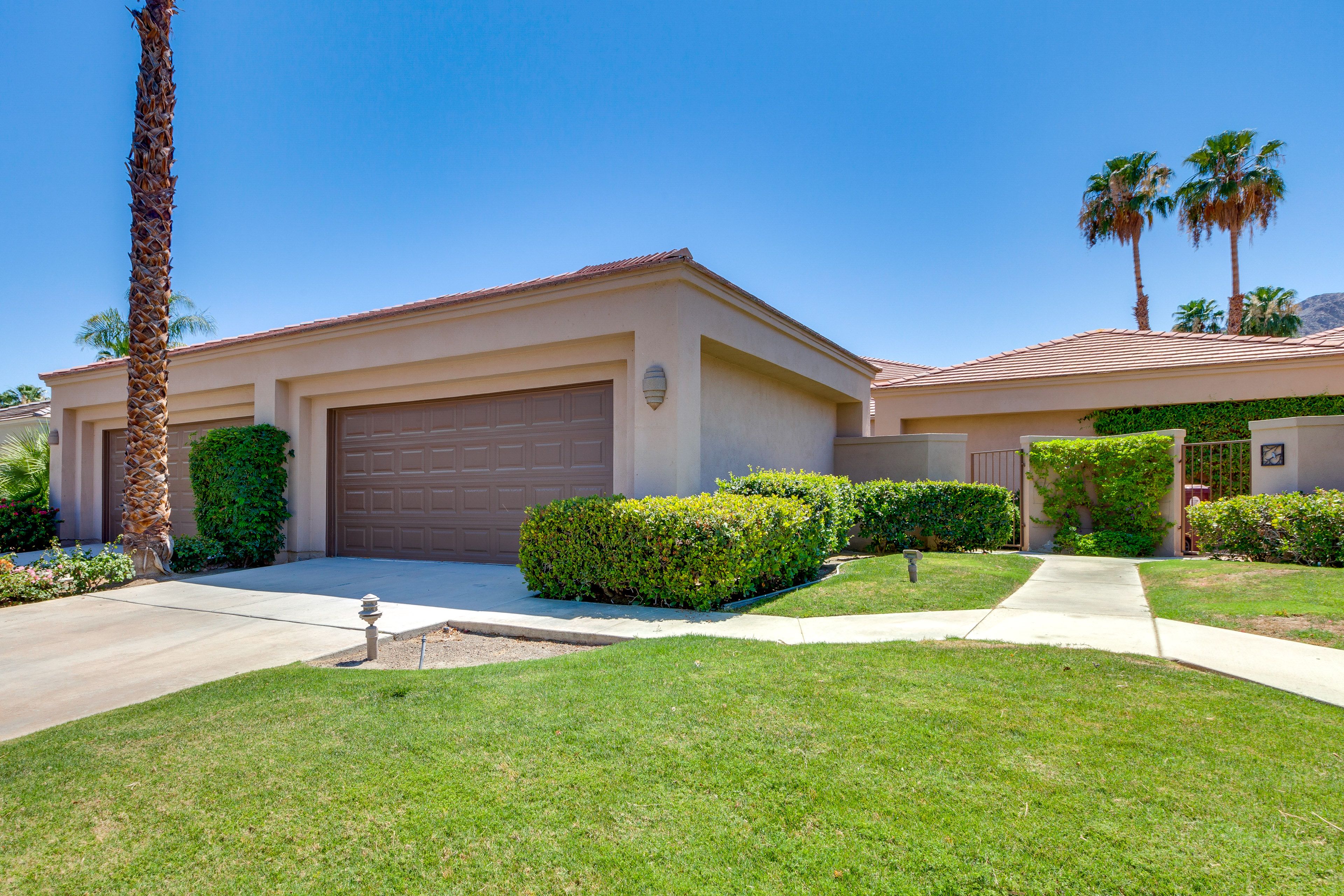 Exterior | Garage (1 Vehicle) | Driveway (1 Vehicle) | Street Parking