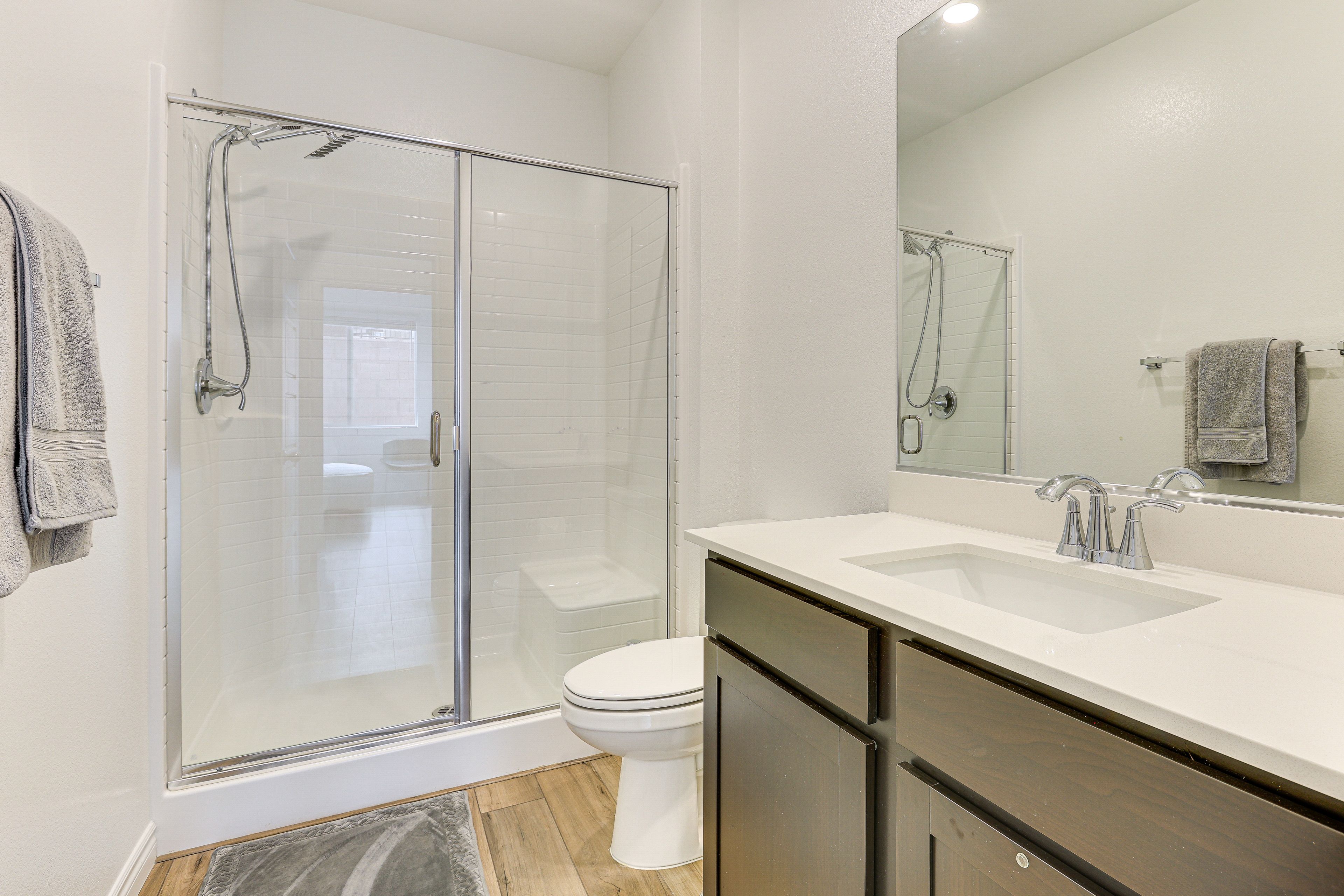 Unit 2 | Full Bathroom