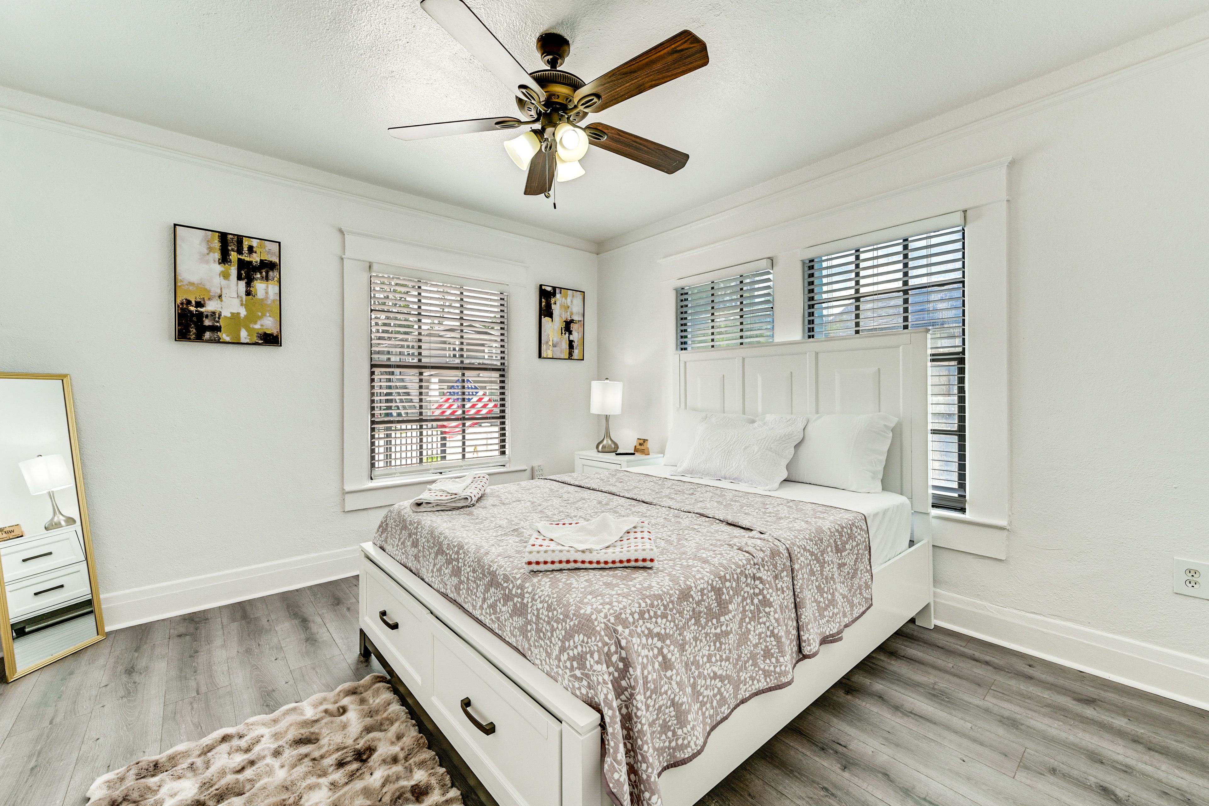 Bedroom 3 | Queen Bed