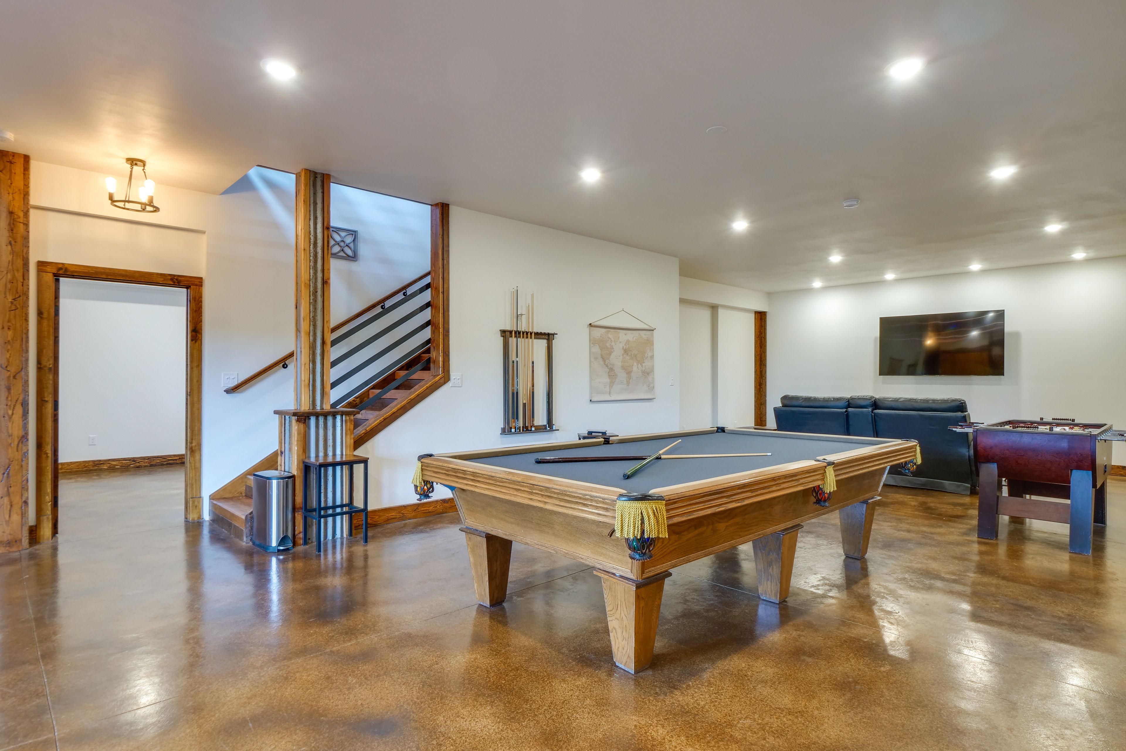 Game Room | Ping-Pong Table | Pool Table | Dartboard | Lower Level