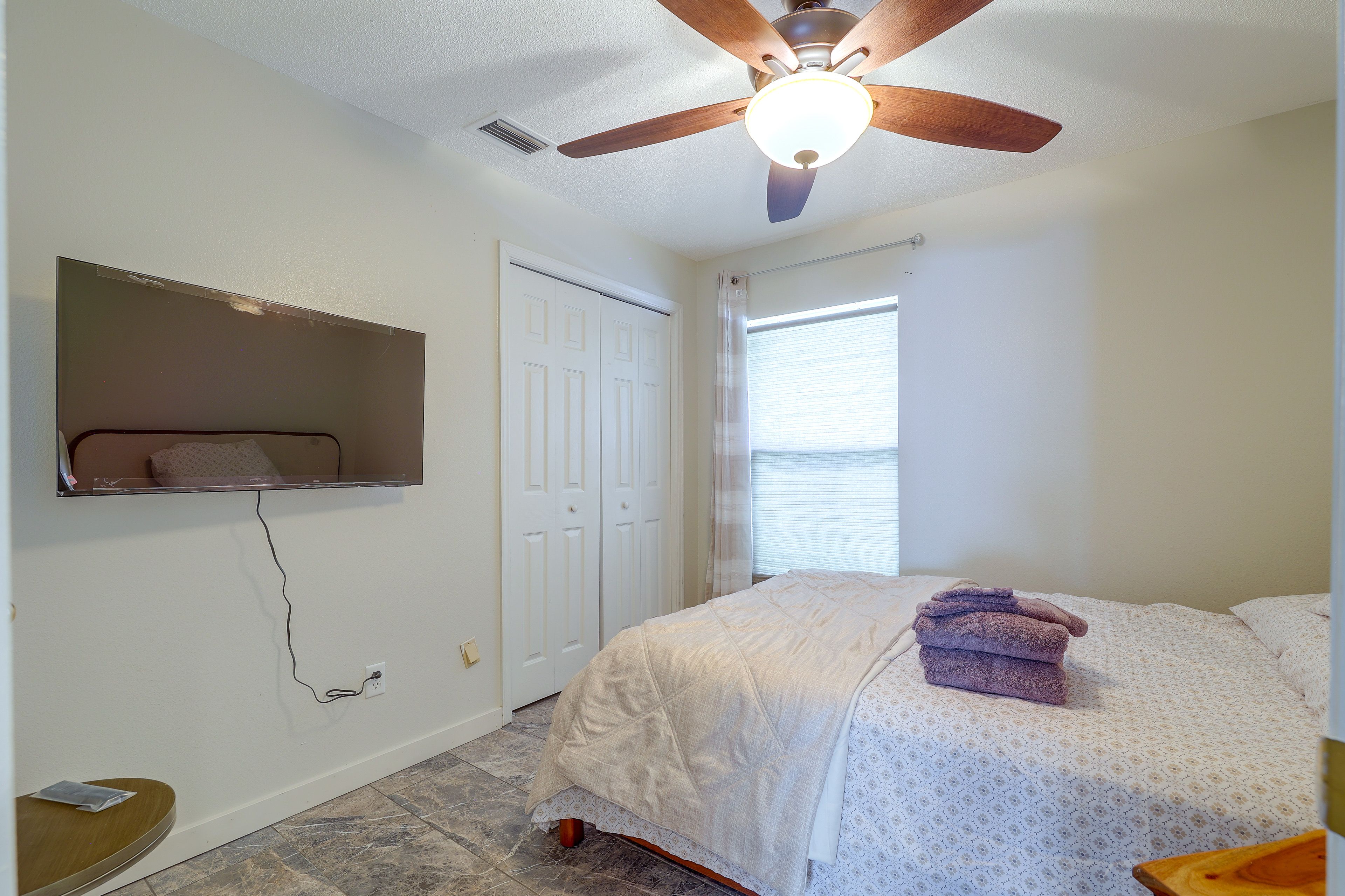 Bedroom 3 | Queen Bed