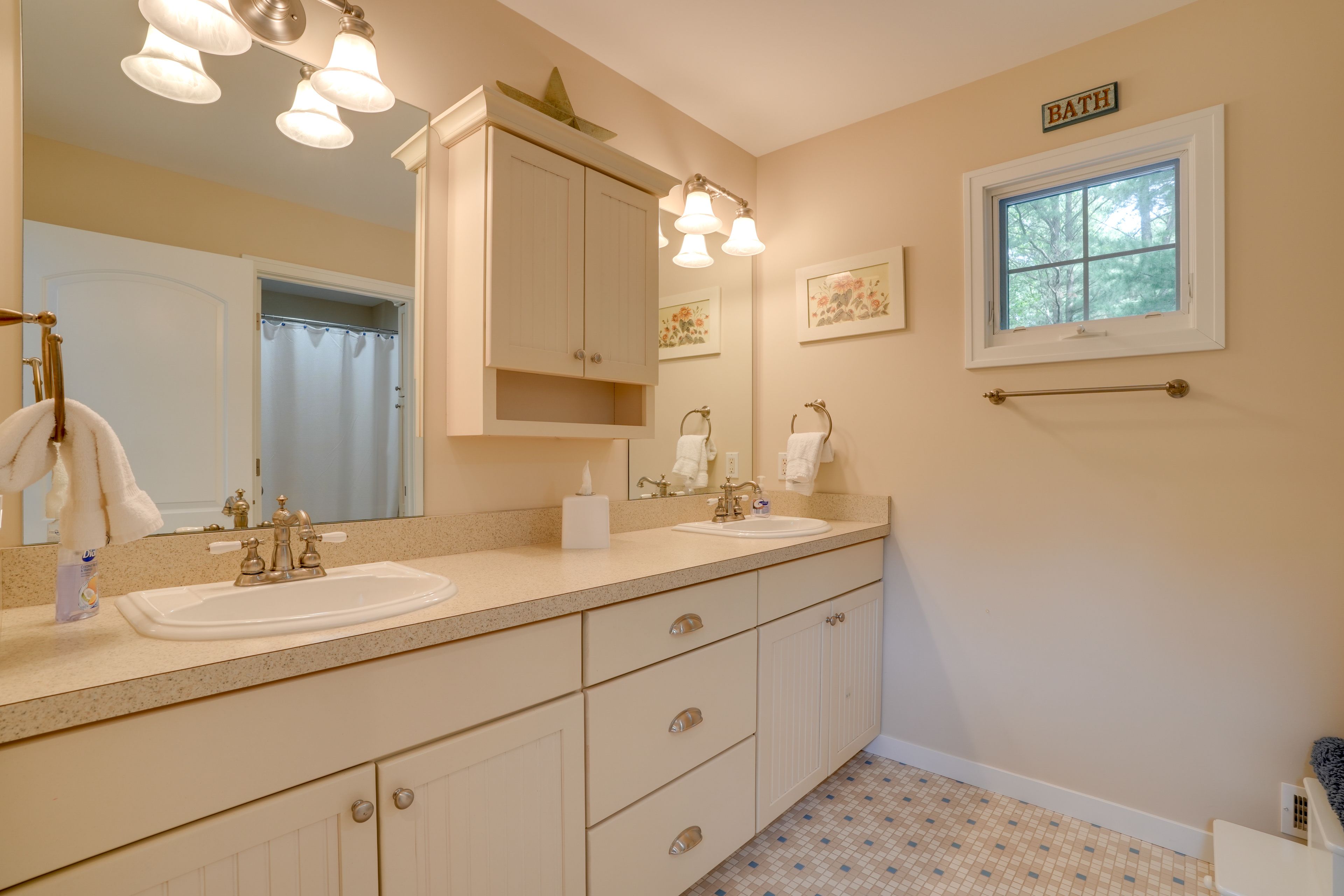 Bathroom | 2nd Floor