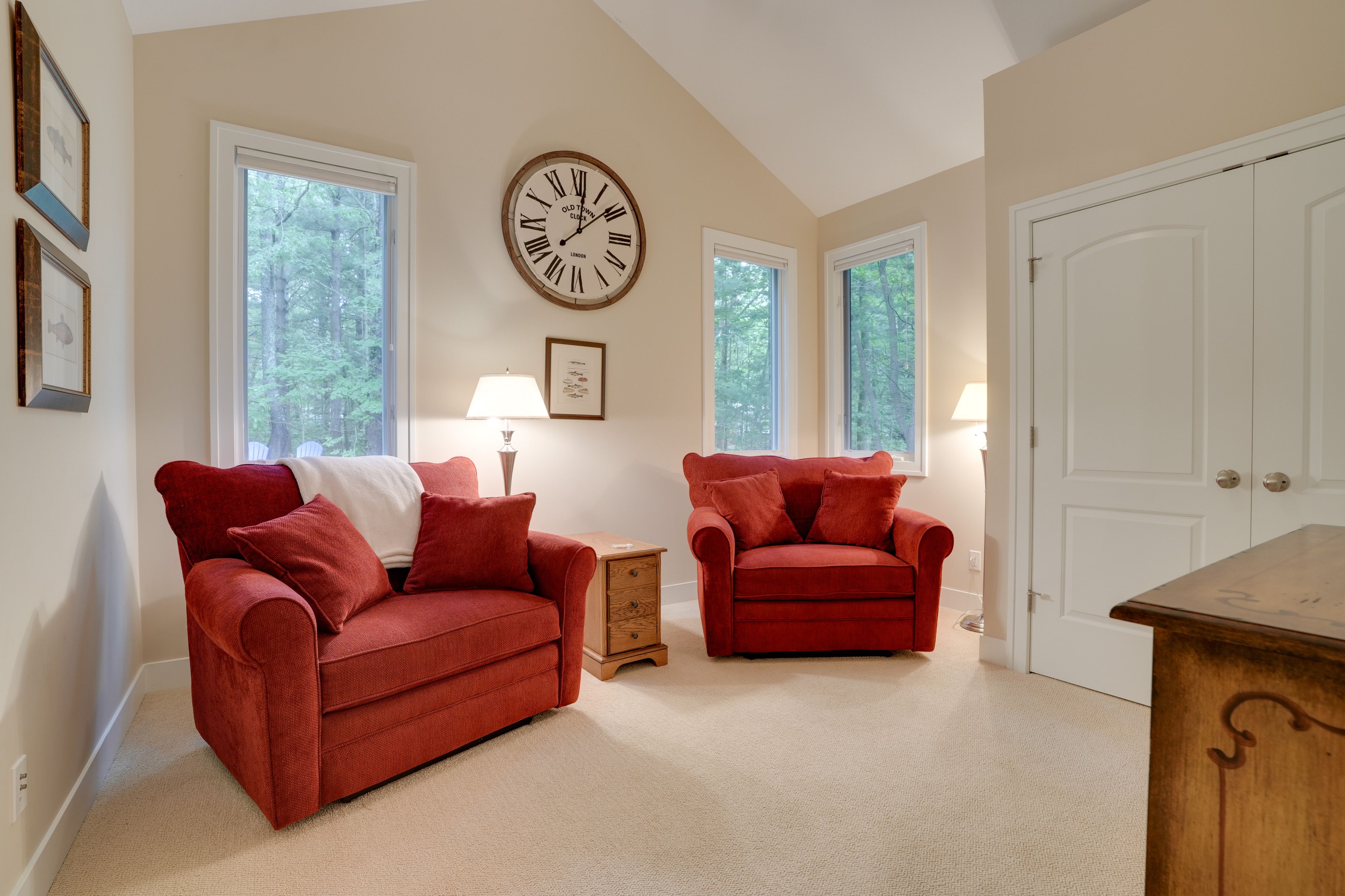 Sitting Area | 1st Floor