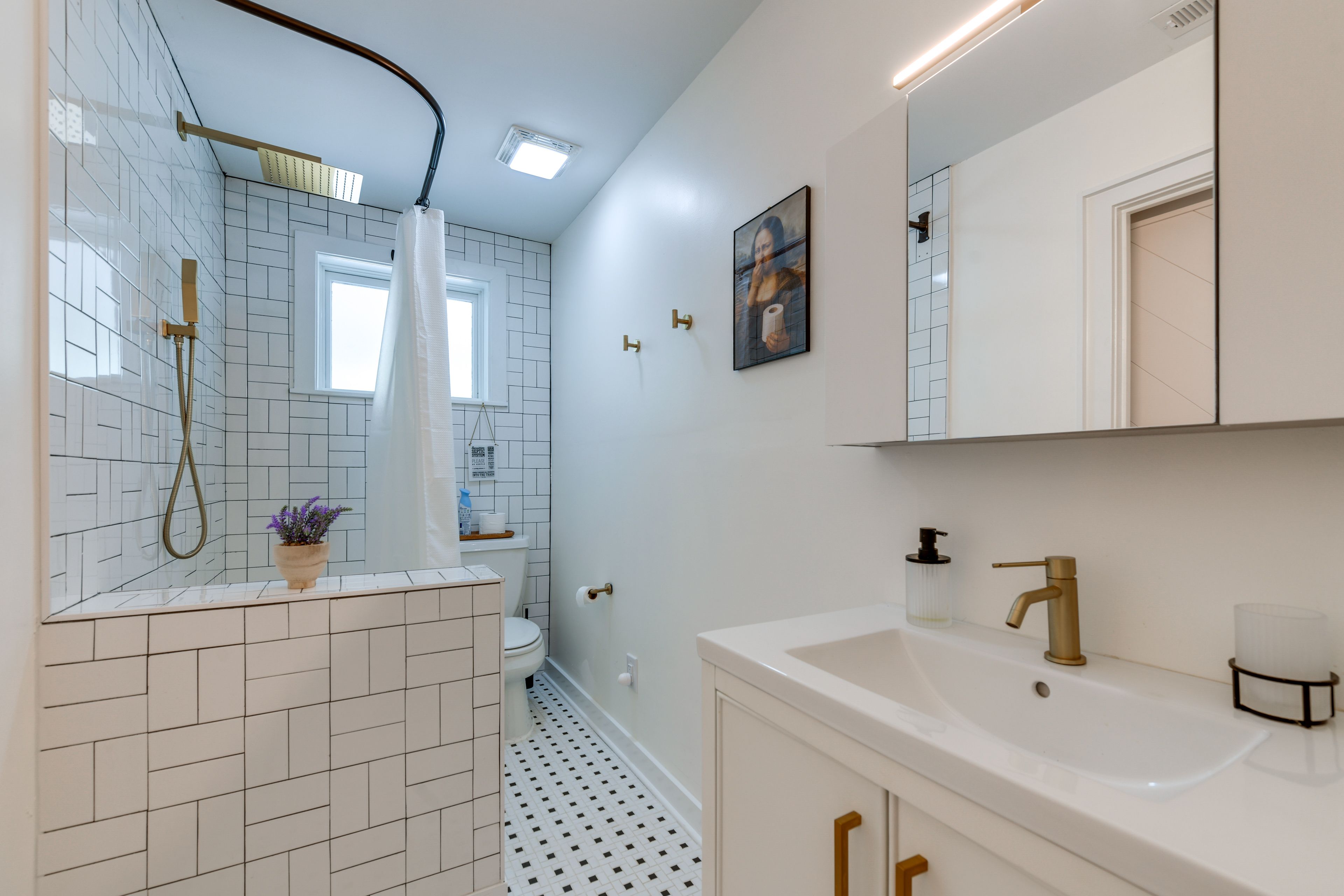 Full Bathroom | Main Level