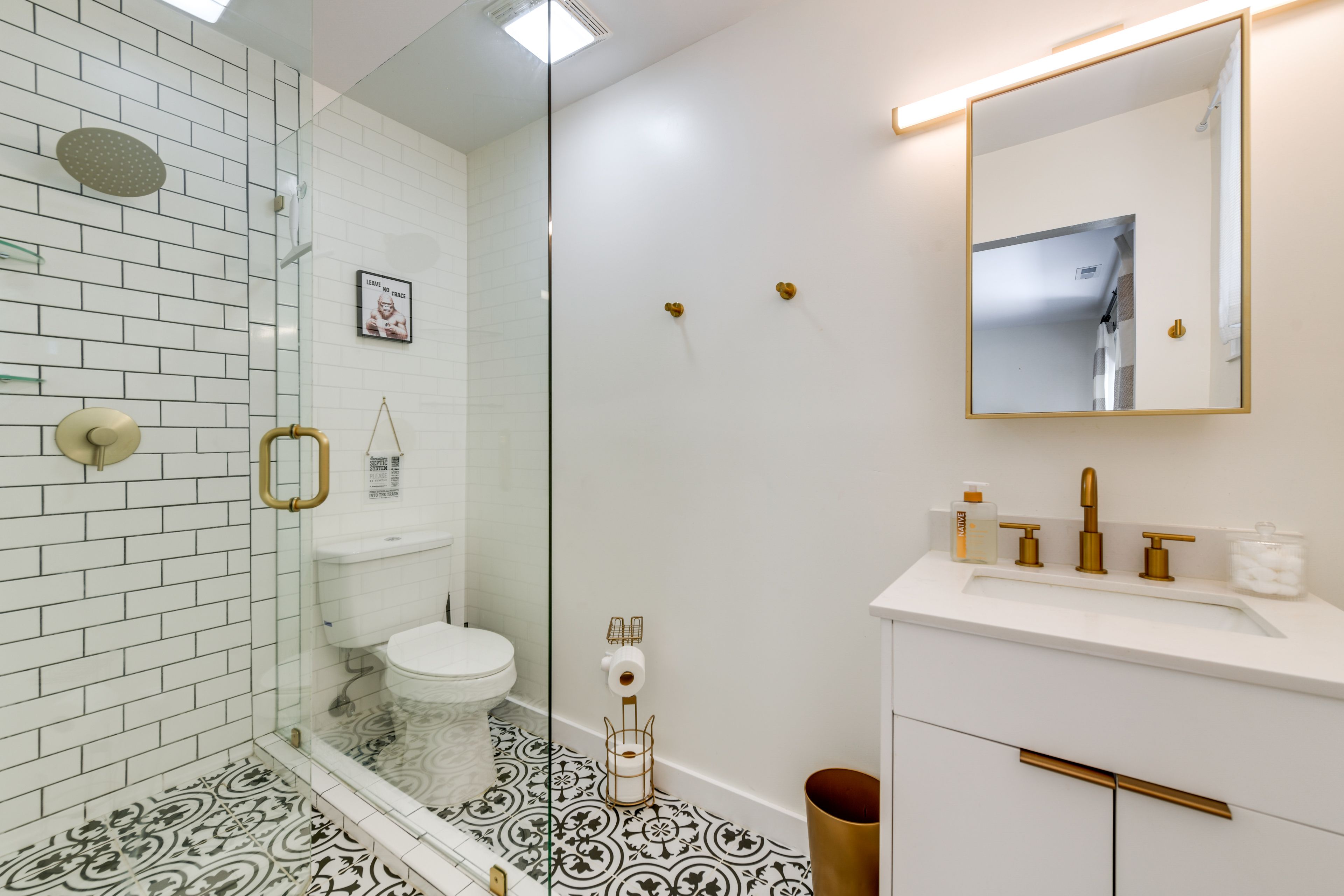 Full Bathroom | Main Level