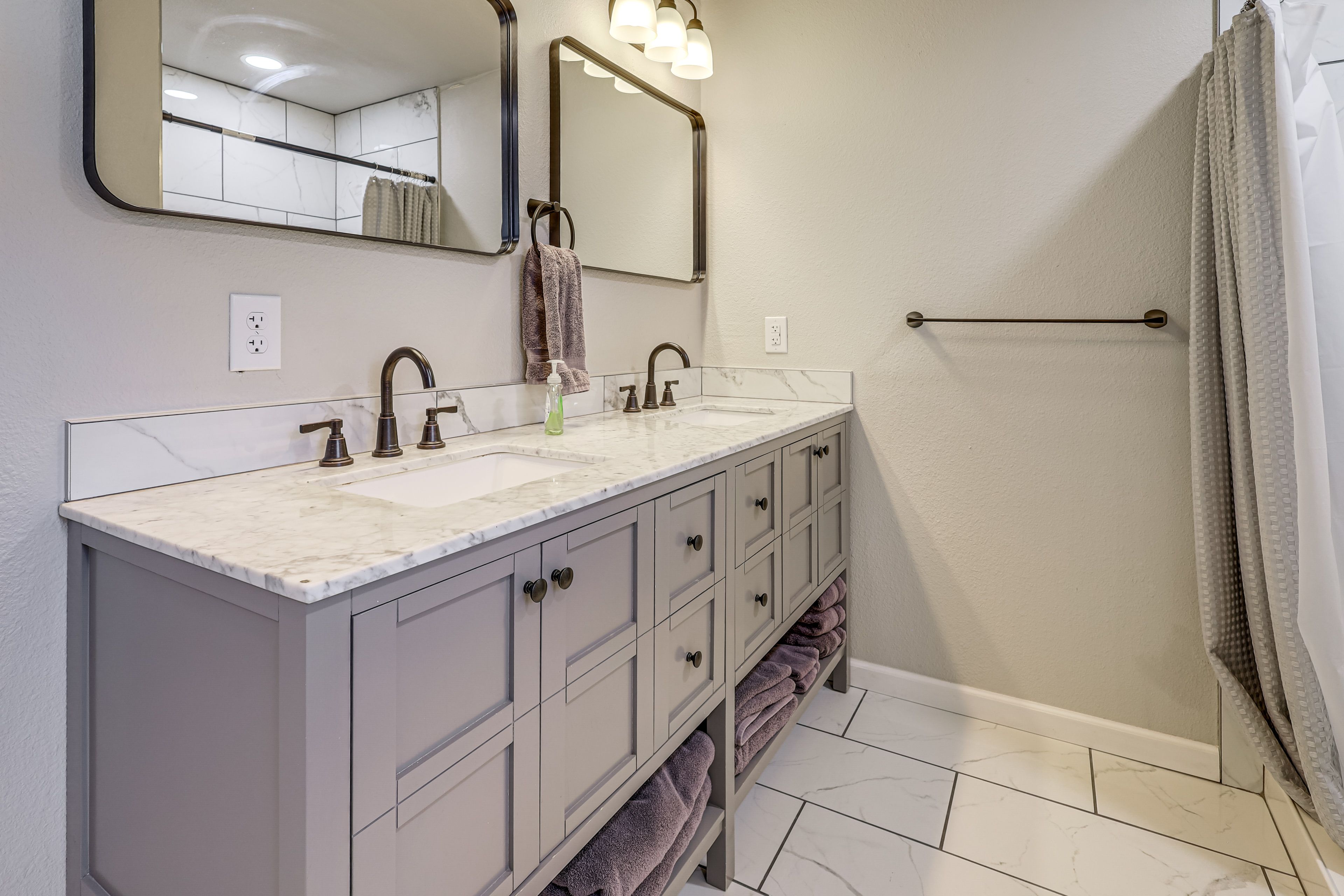 Bathroom | Shower | Bathtub | Main Level