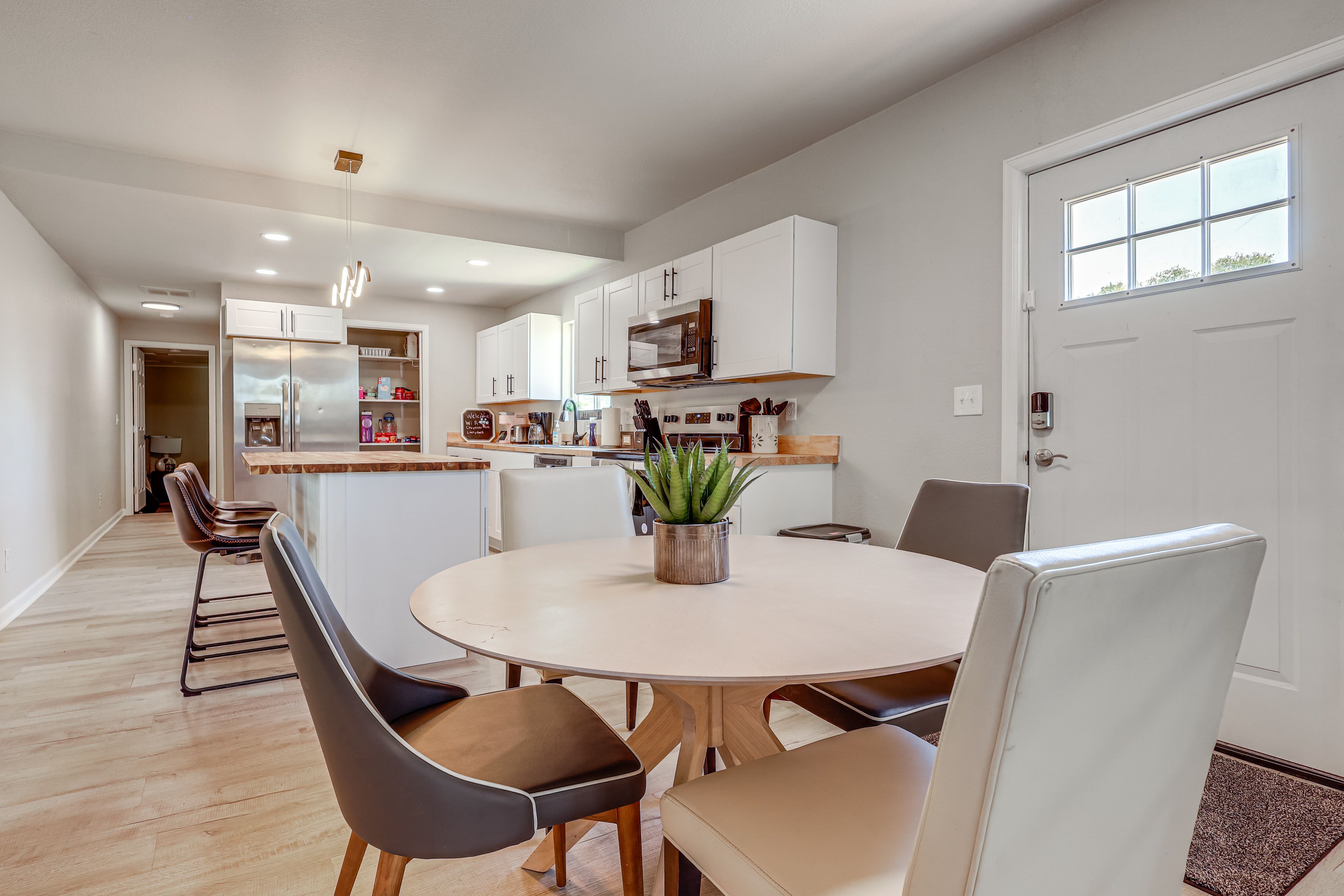 Kitchen | Dining Area