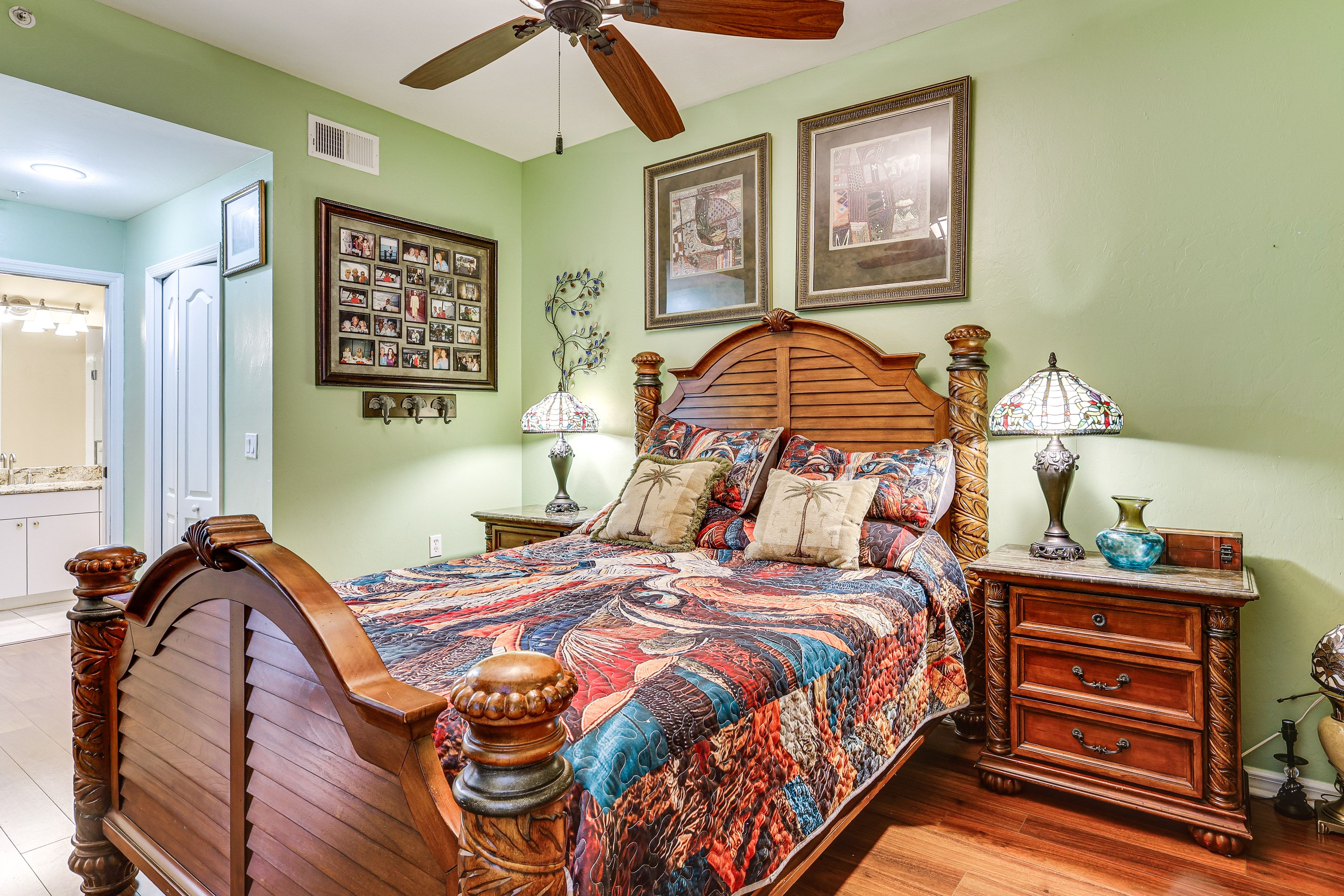 Bedroom 1 | Queen Bed