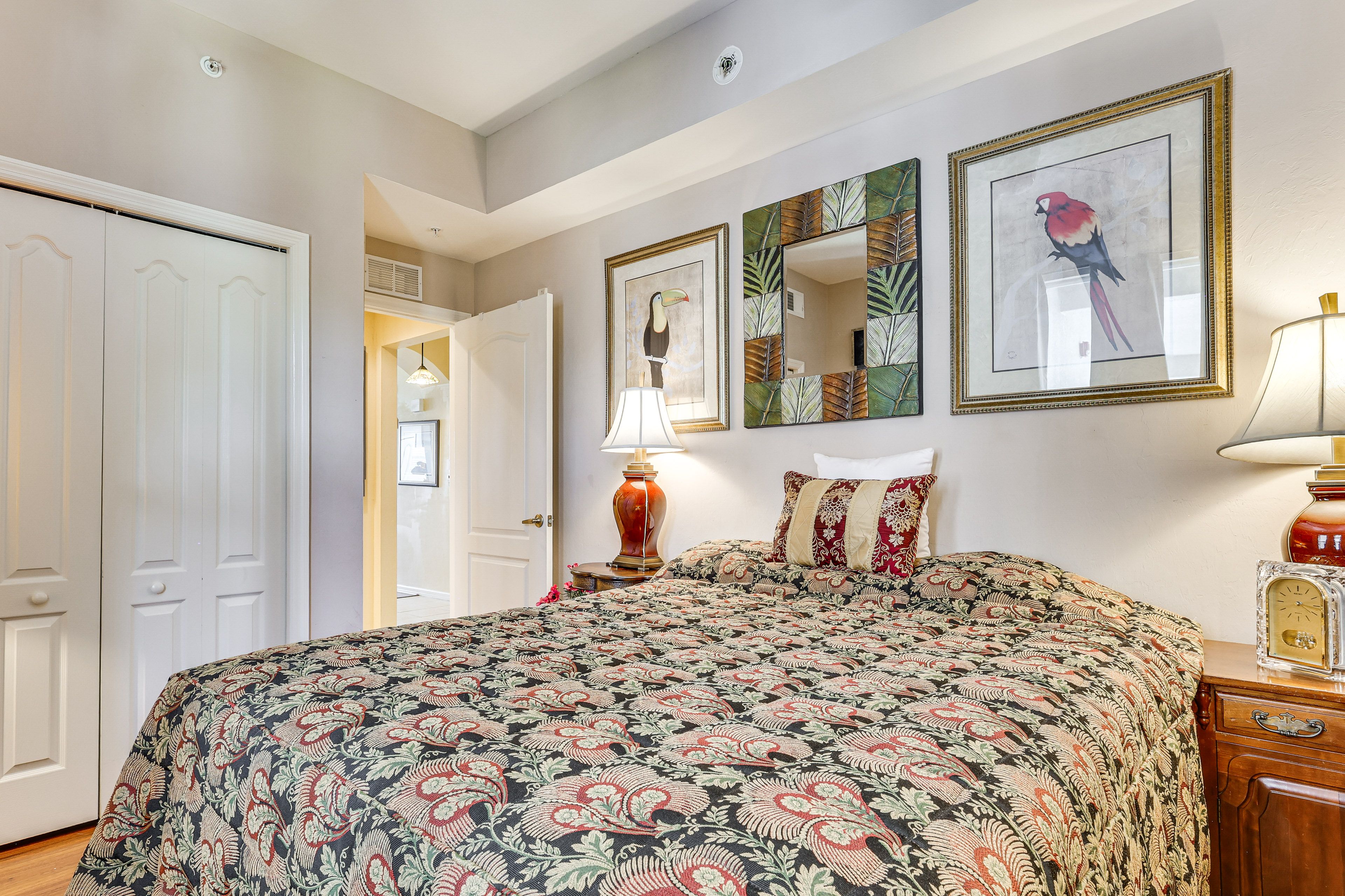 Bedroom 2 | Queen Bed