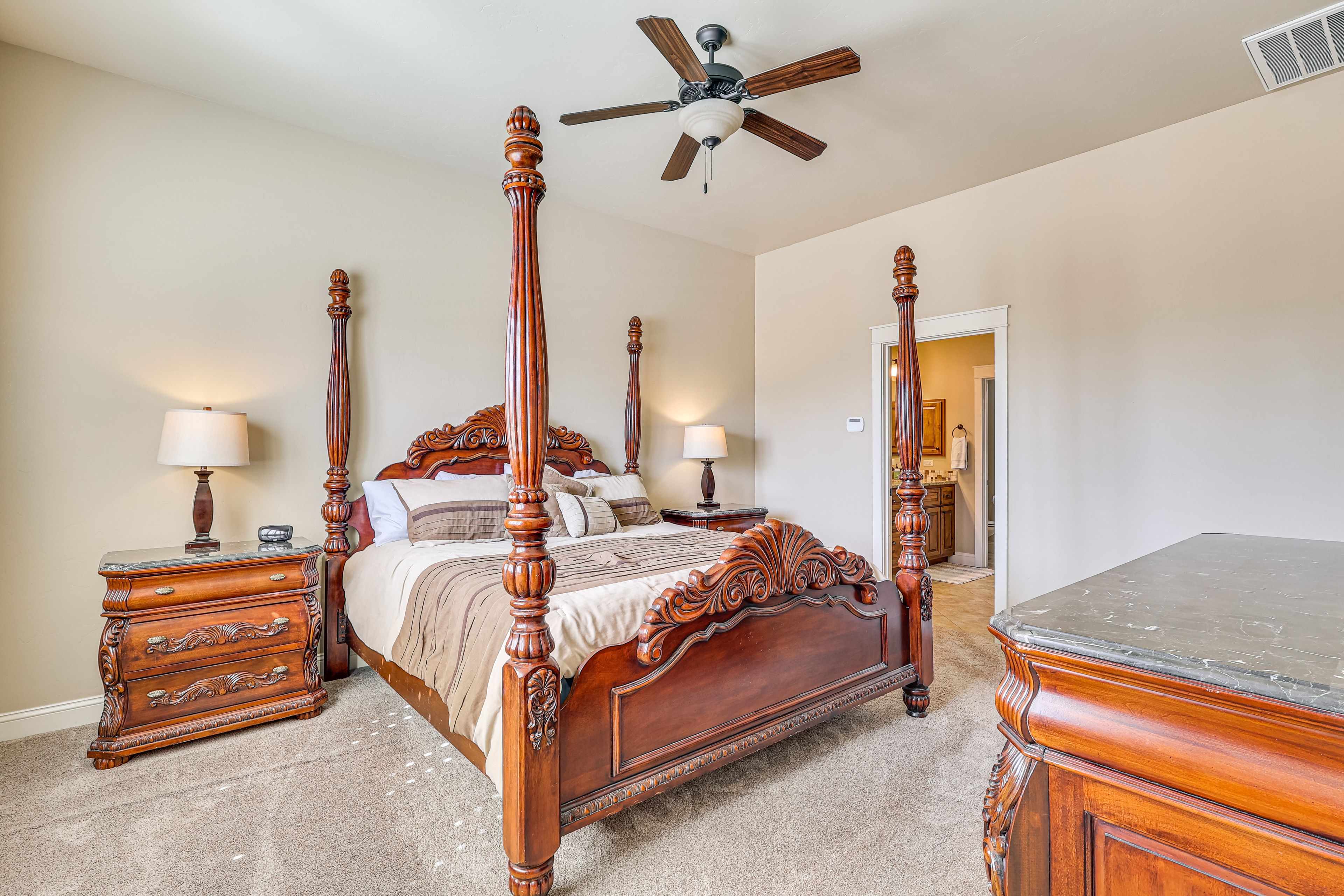 Bedroom 1 | King Bed