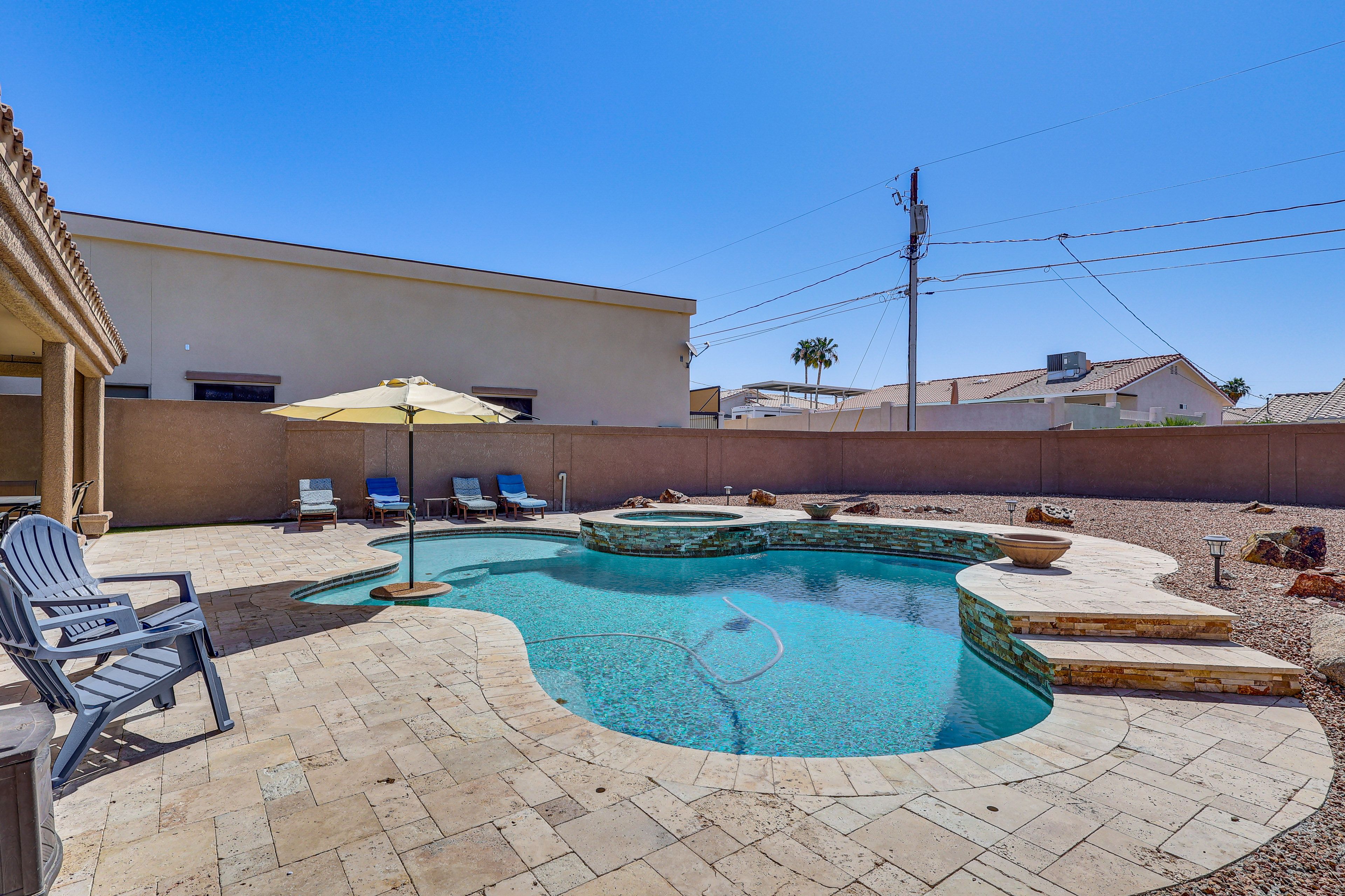 Outdoor Pool & Hot Tub