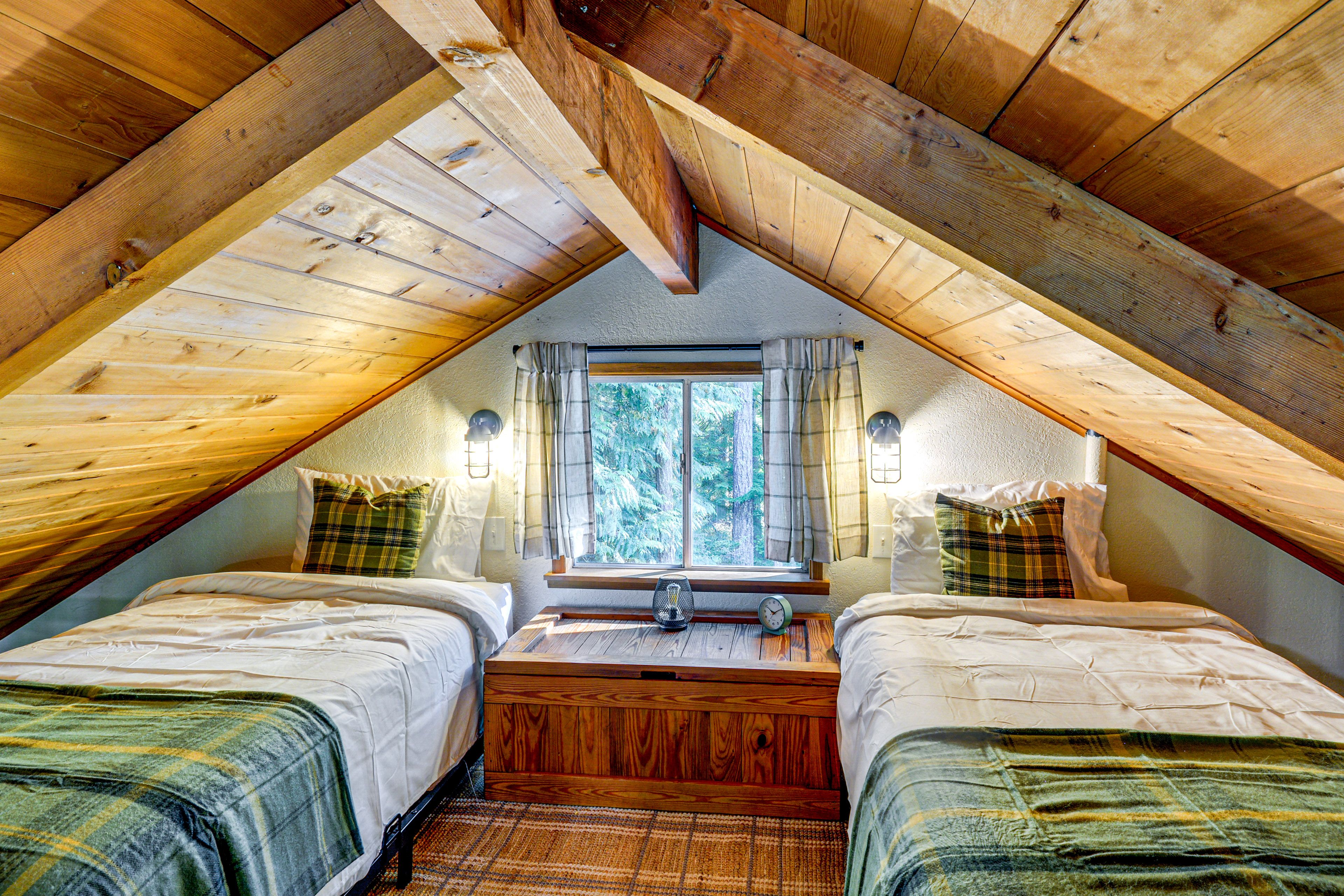 Bedroom 2 | Upper Level | 2 Twin Beds