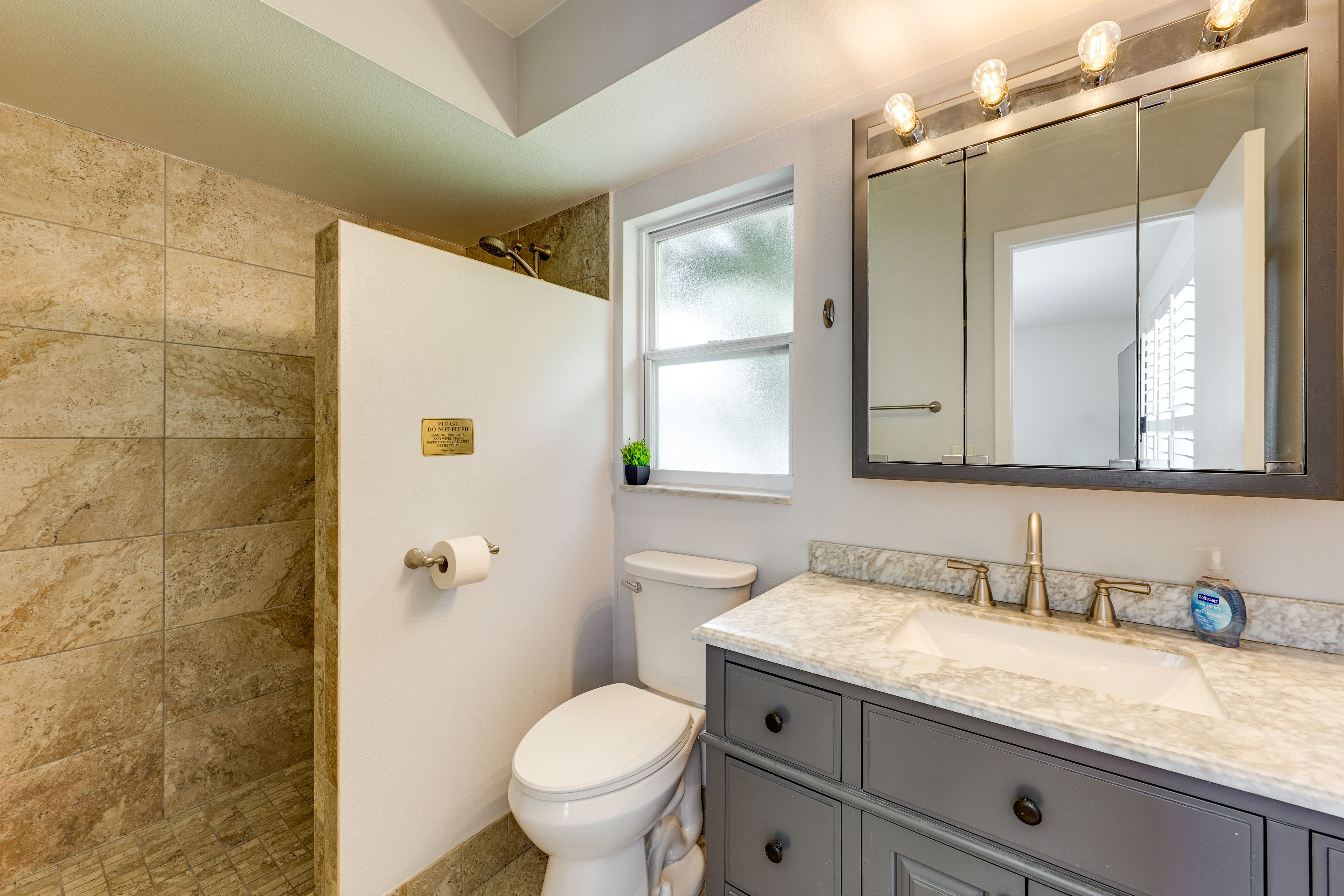 Full Bathroom | Upper Level