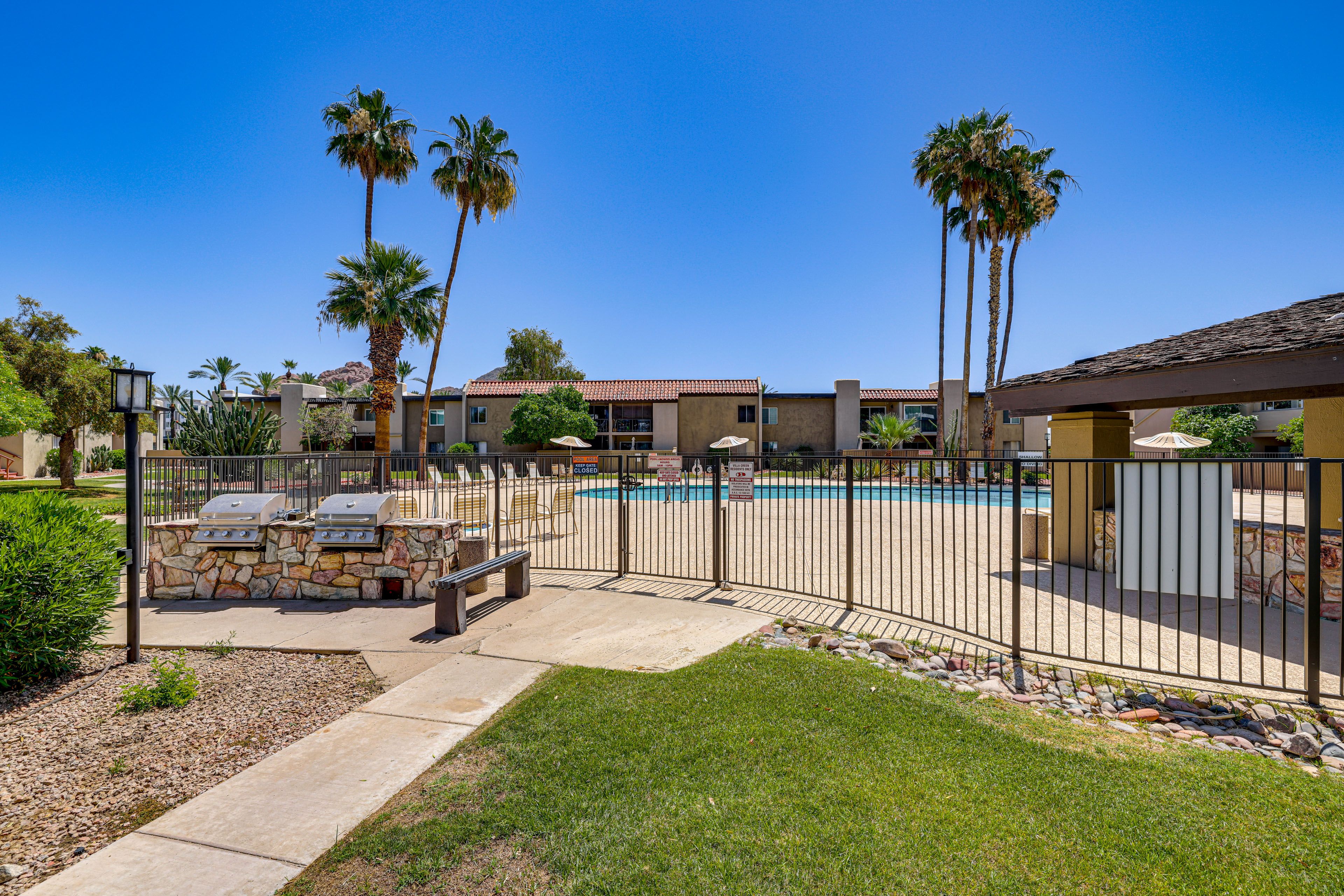 Community Amenities | Grilling Area | Outdoor Pool & Hot Tub