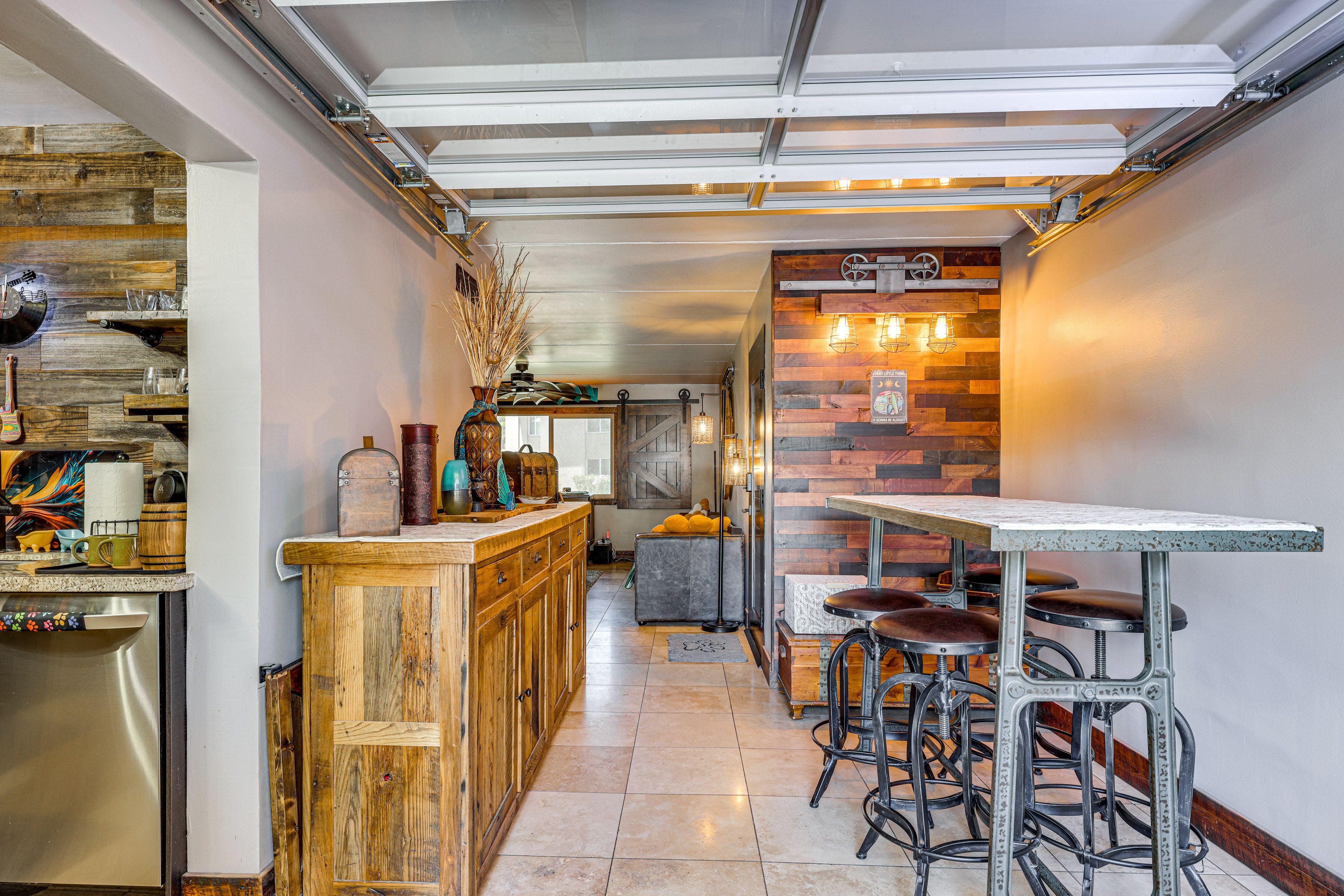 Dining Area | Dishes & Flatware Provided