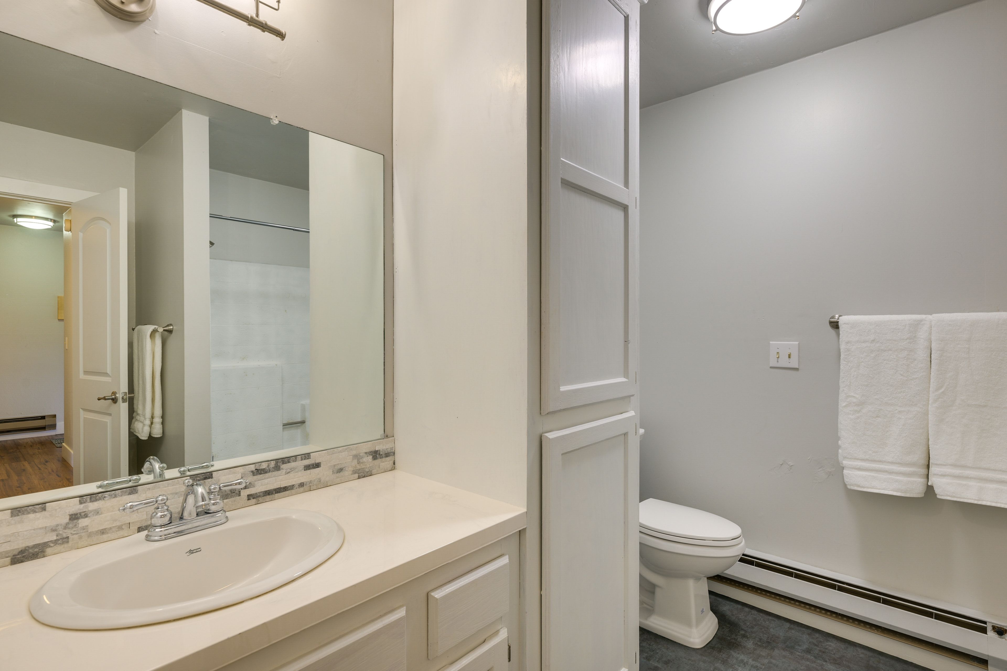 Full Bathroom | Towels & Linens Provided | 1st Floor