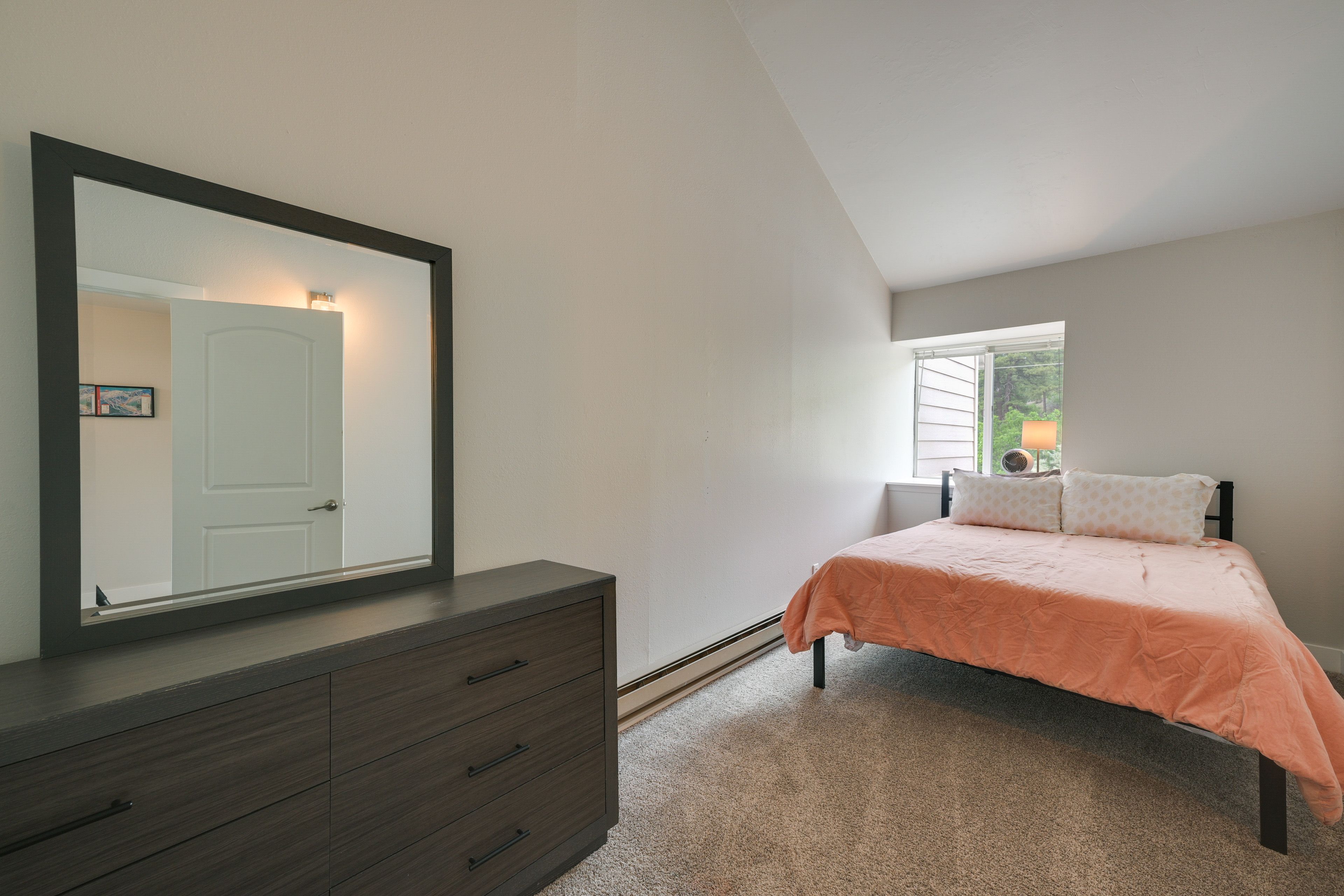 Bedroom 2 | Queen Bed | 2nd Floor
