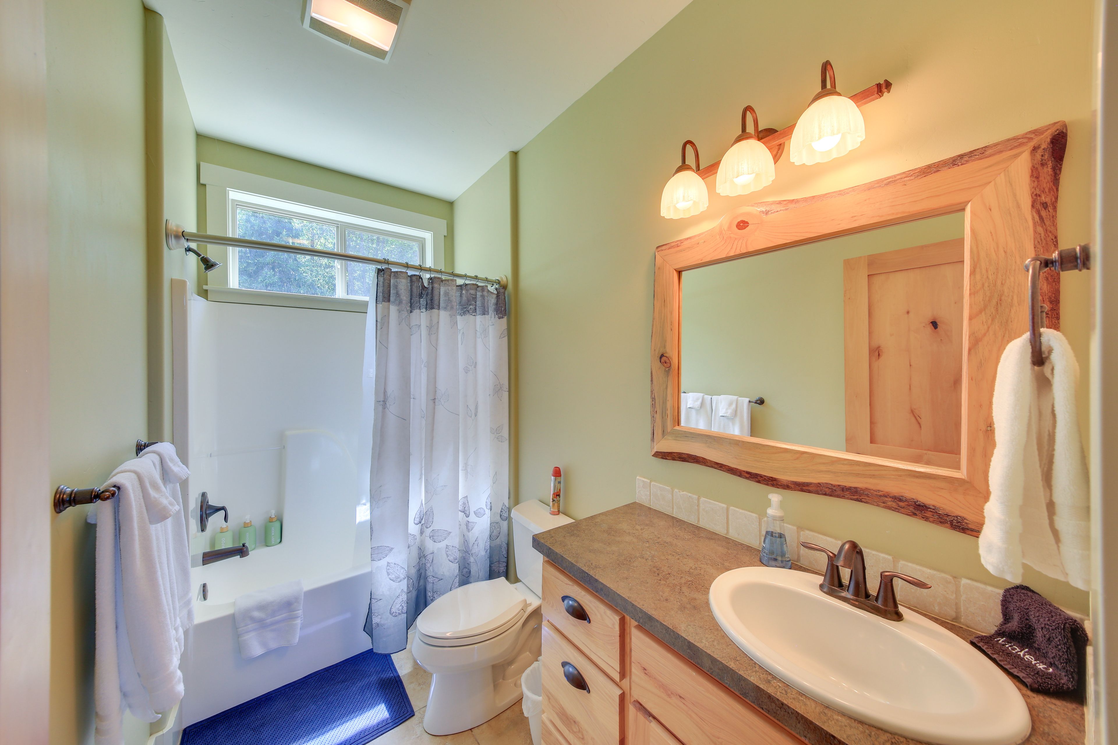 Full Bath | 1st Floor