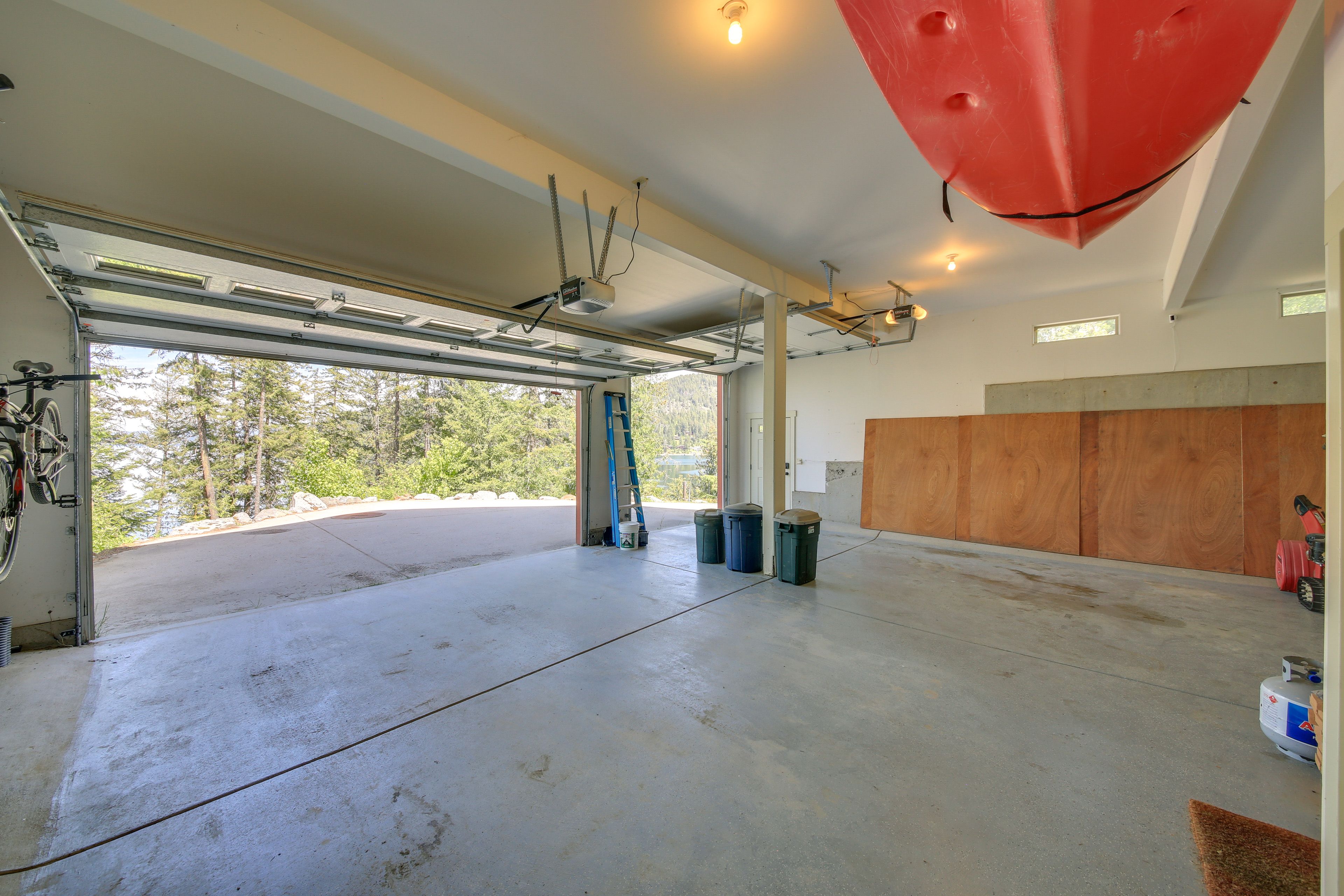 Parking | Garage (3 Vehicles)