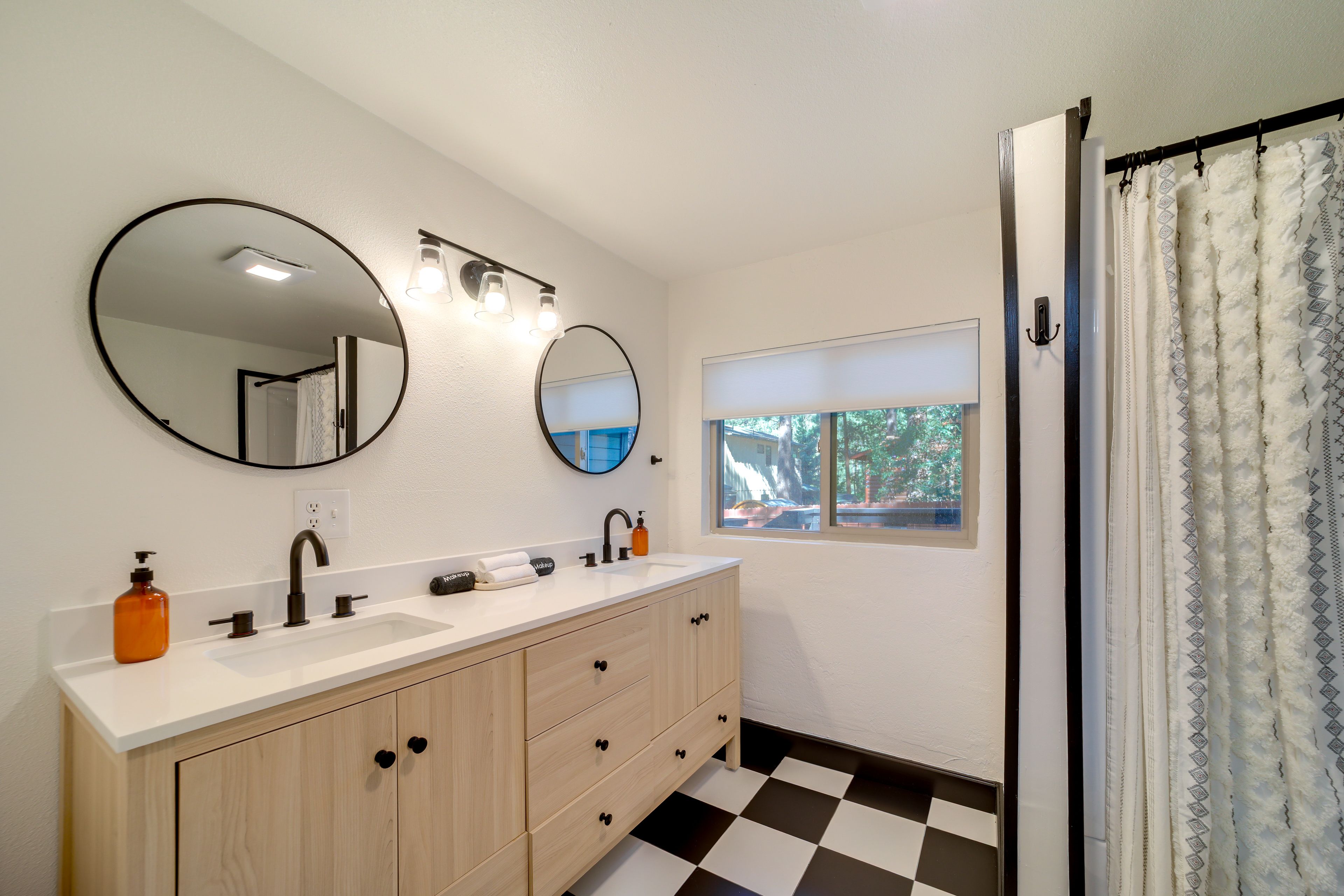 Full Bathroom | Main Level