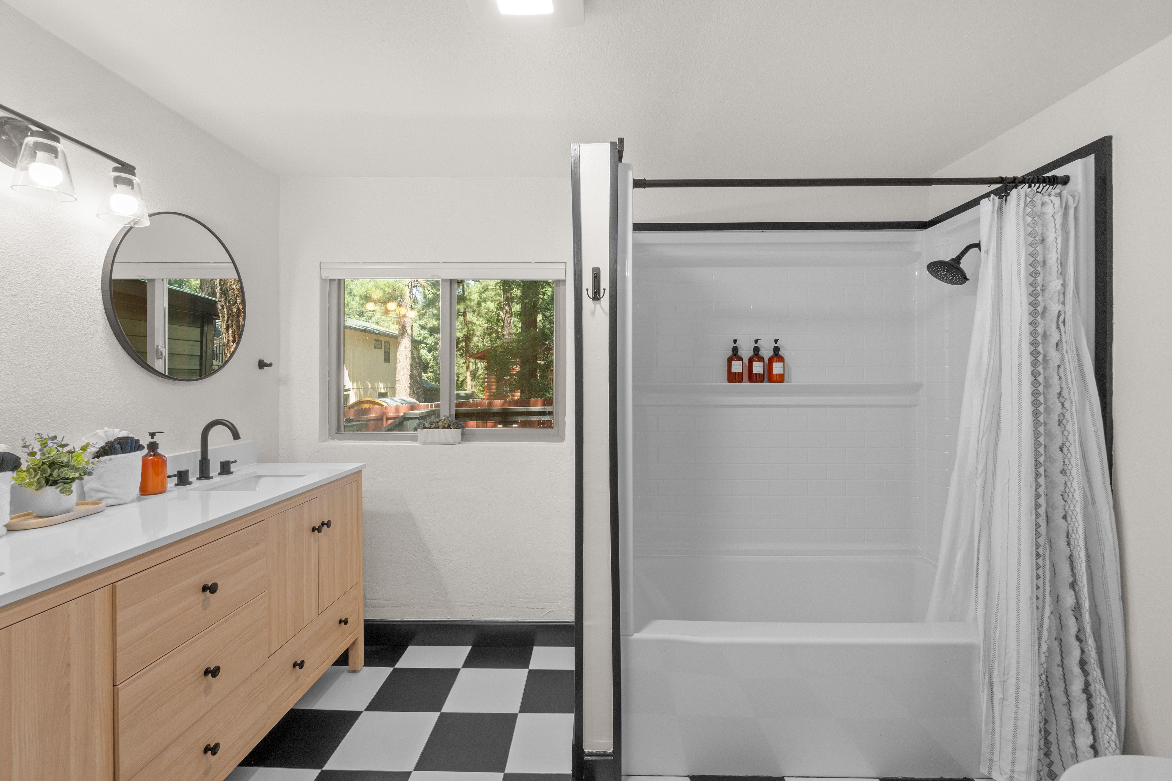 Full Bathroom | Main Level