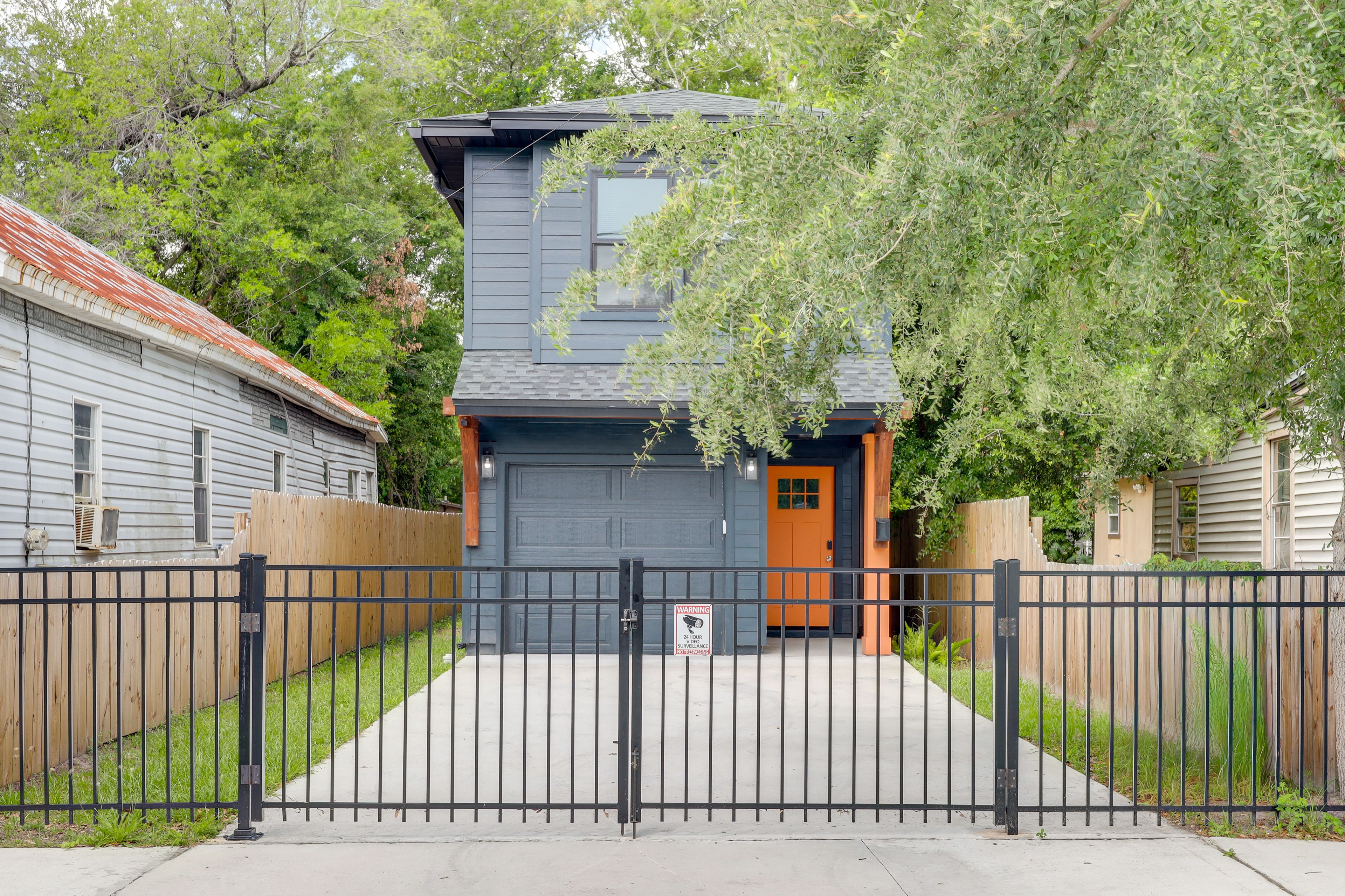 Parking | Driveway (3 Vehicles)
