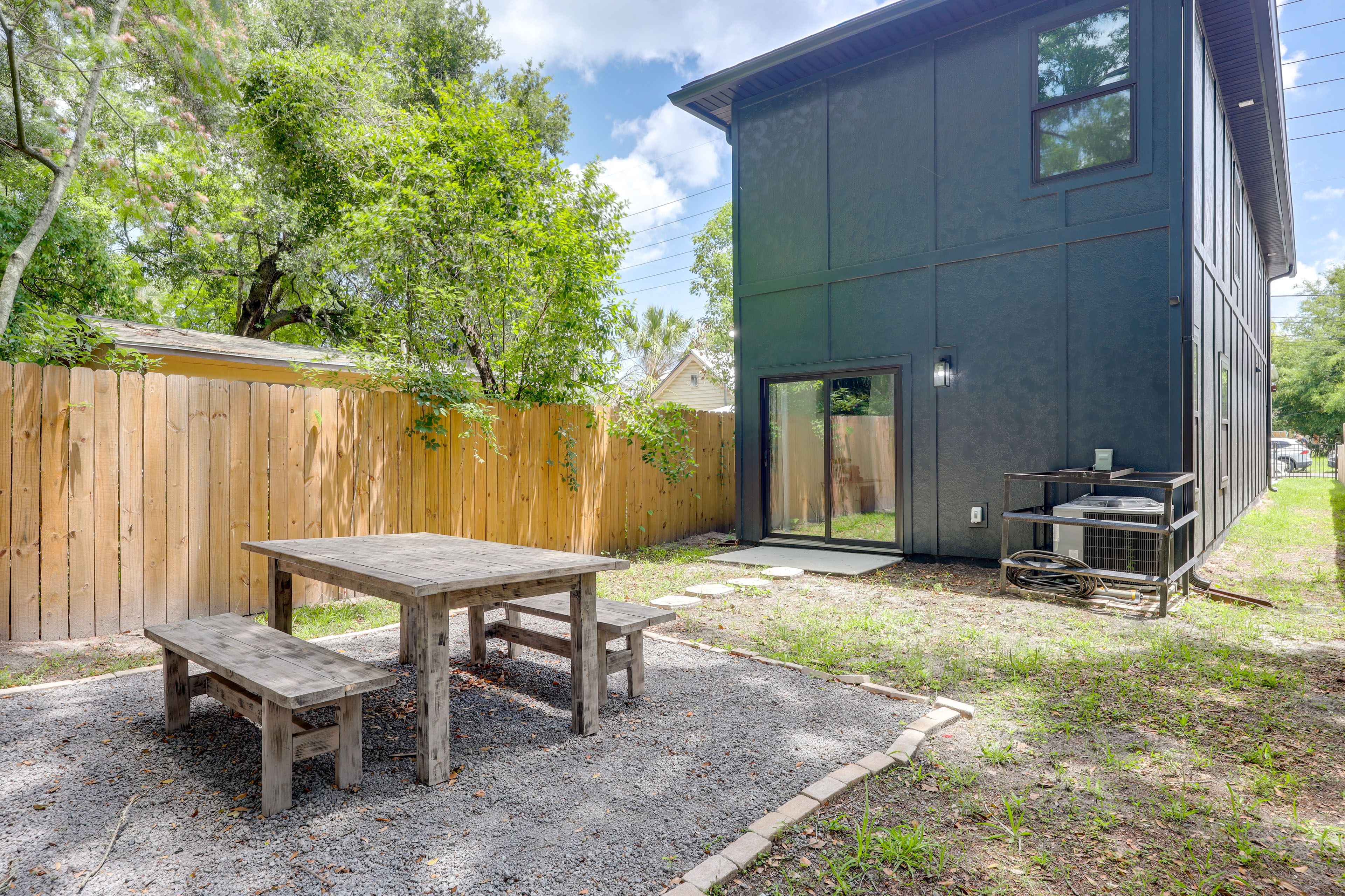 Private Yard | Outdoor Dining