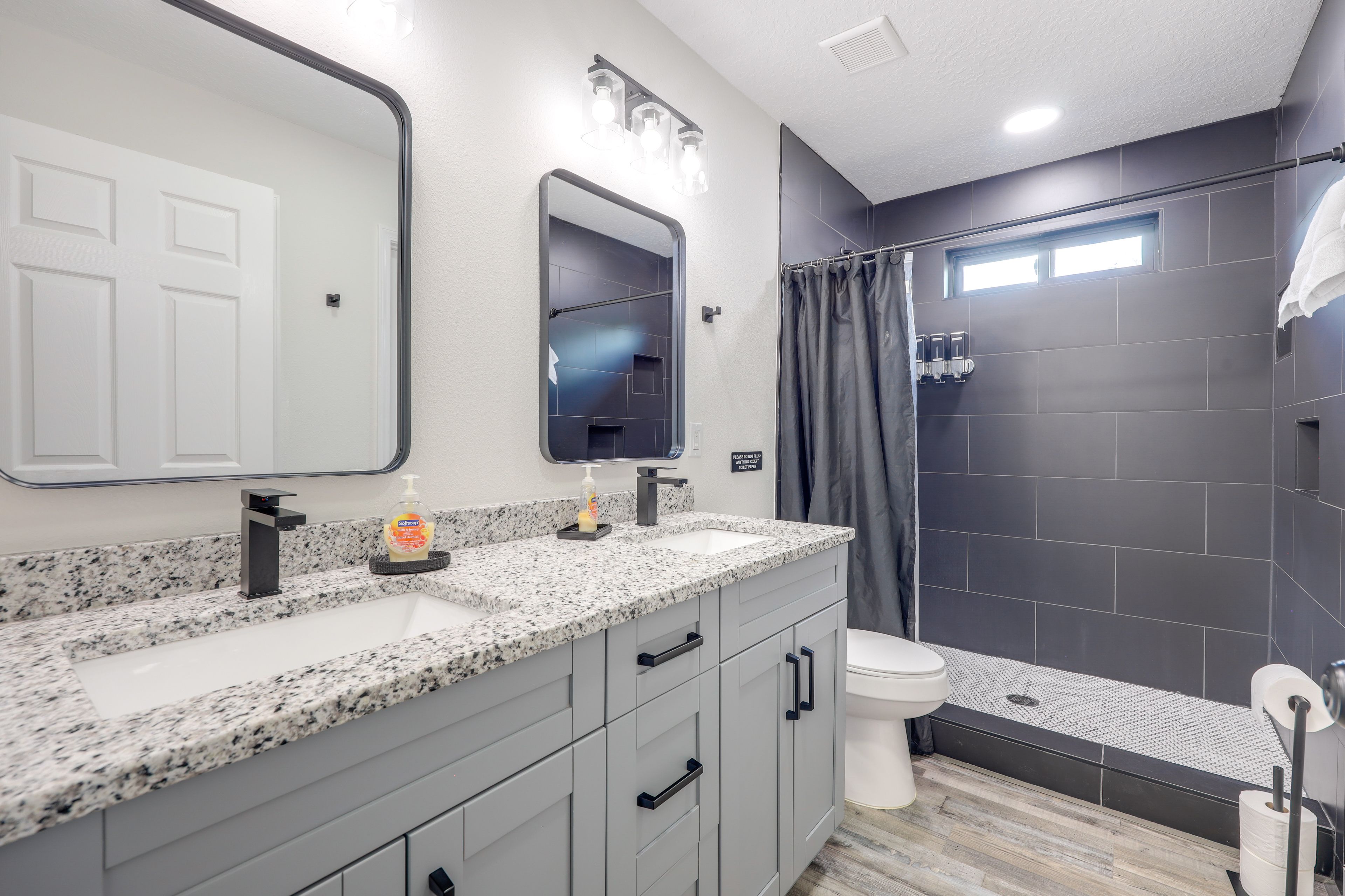 En-Suite Bathroom | 2nd Floor | Towels & Linens Provided
