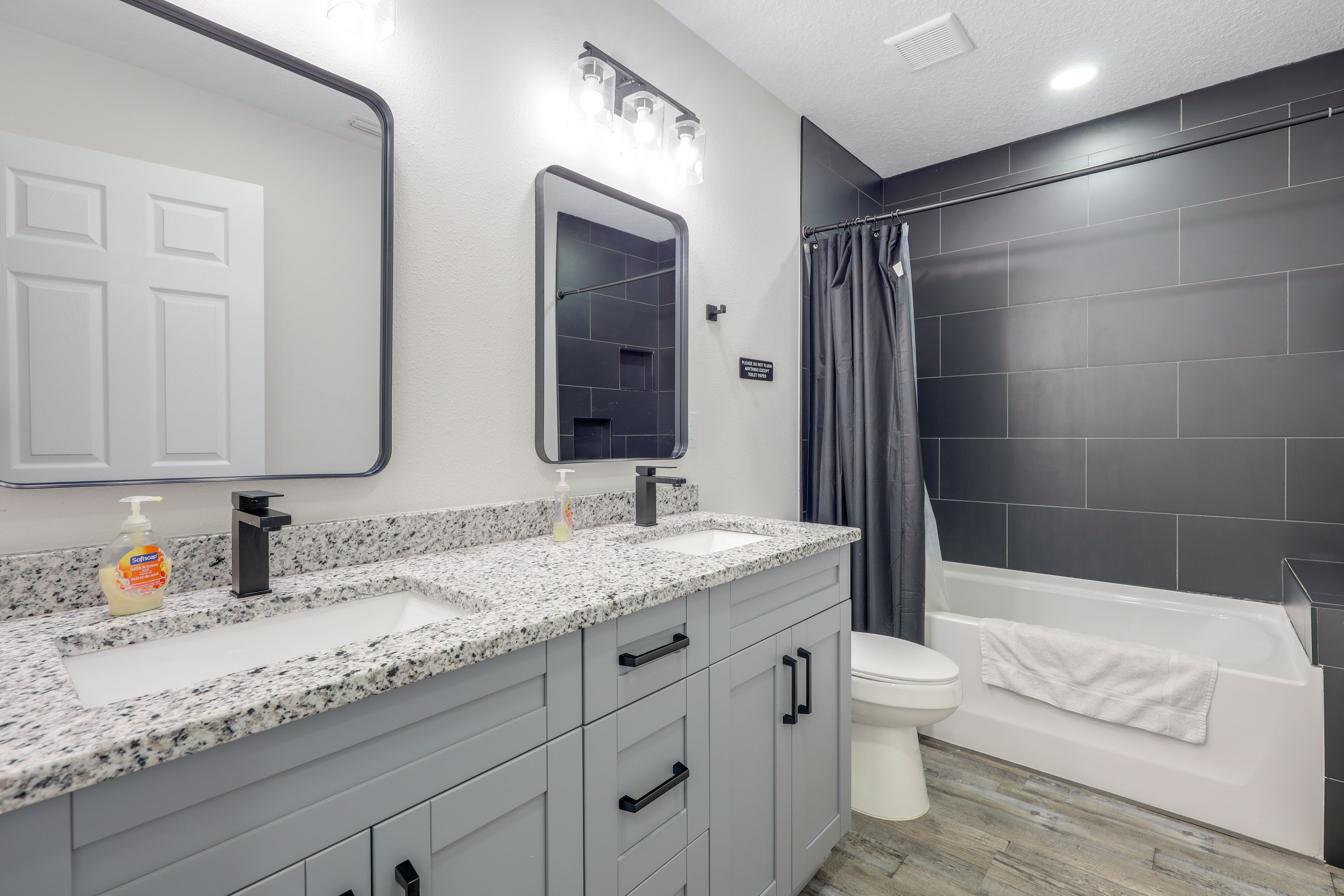 Full Bathroom | 2nd Floor