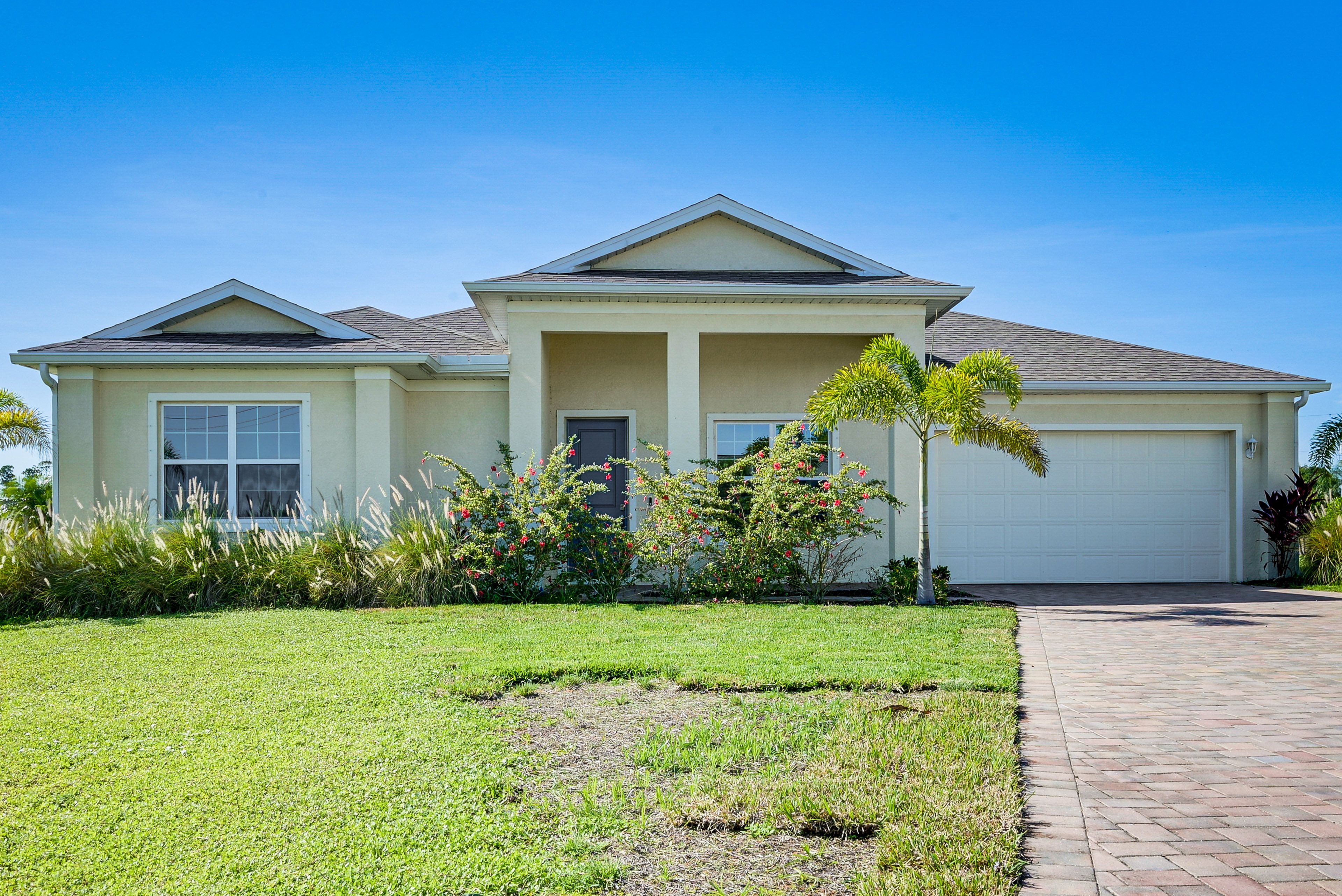 Exterior | Driveway (2 Vehicles)
