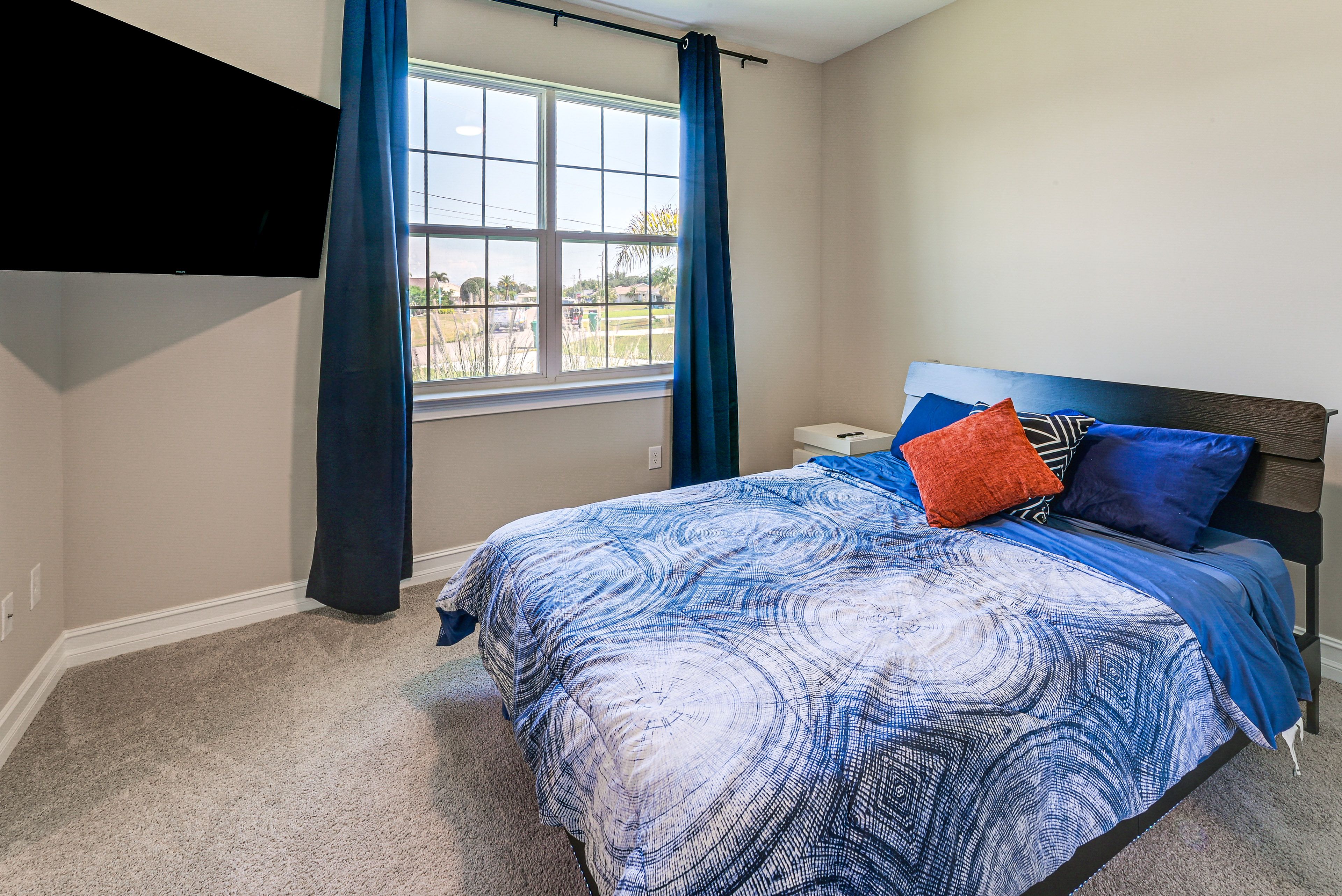 Bedroom 2 | Queen Bed