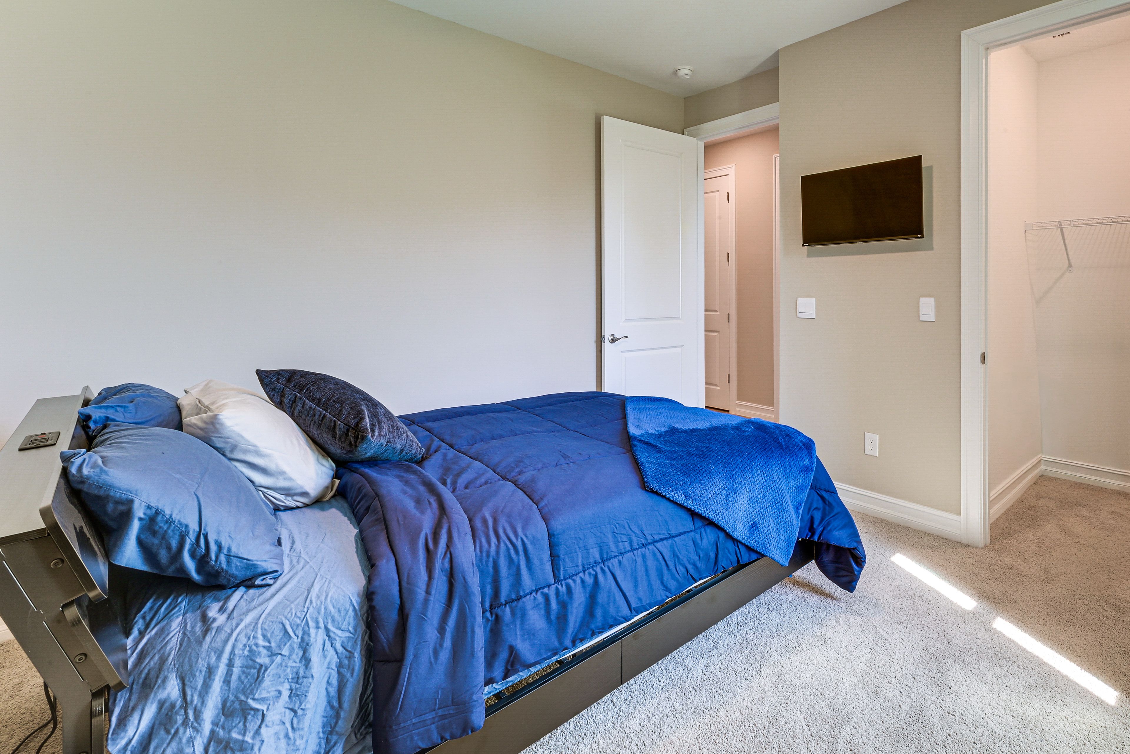 Bedroom 3 | Queen Bed