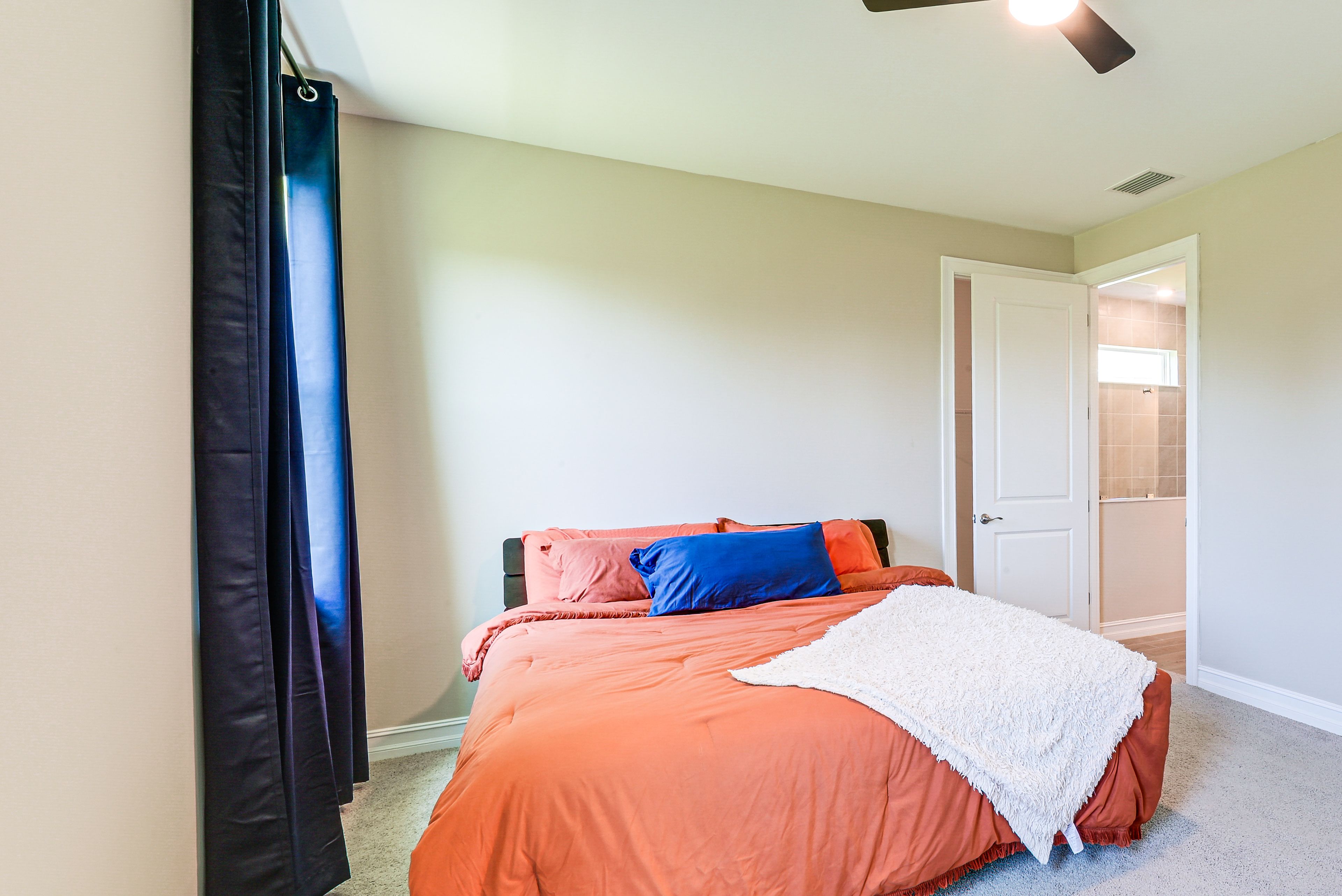 Bedroom 1 | King Bed