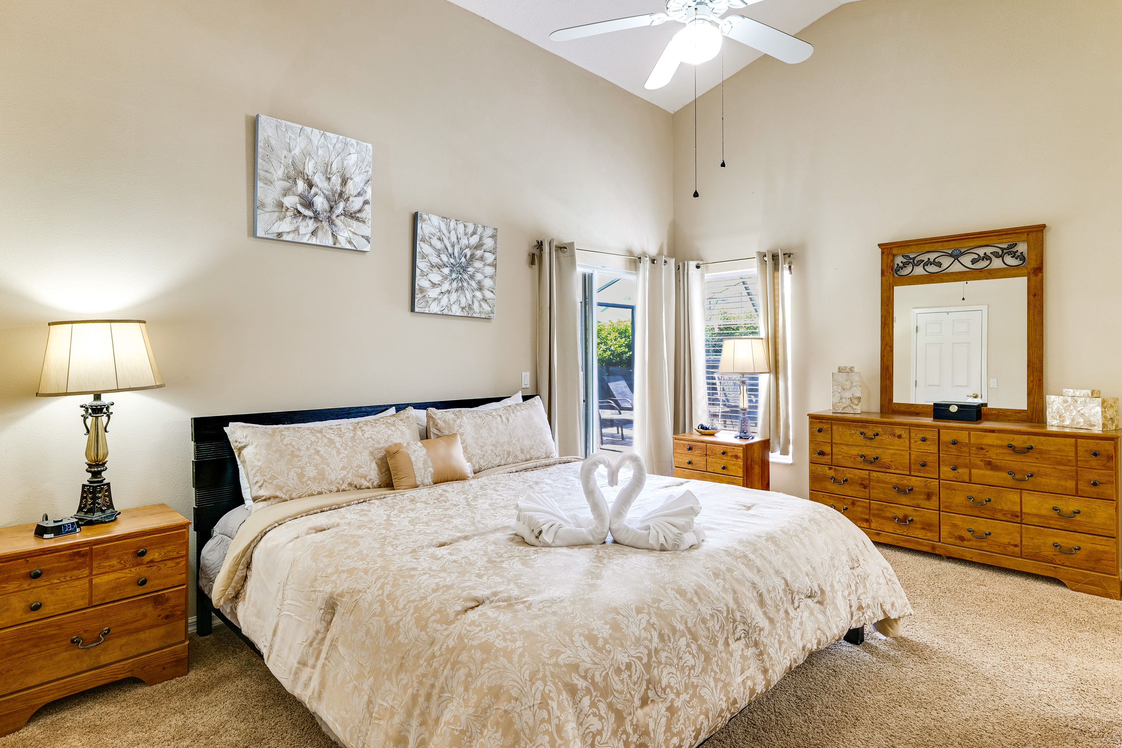 Bedroom 1 | King Bed