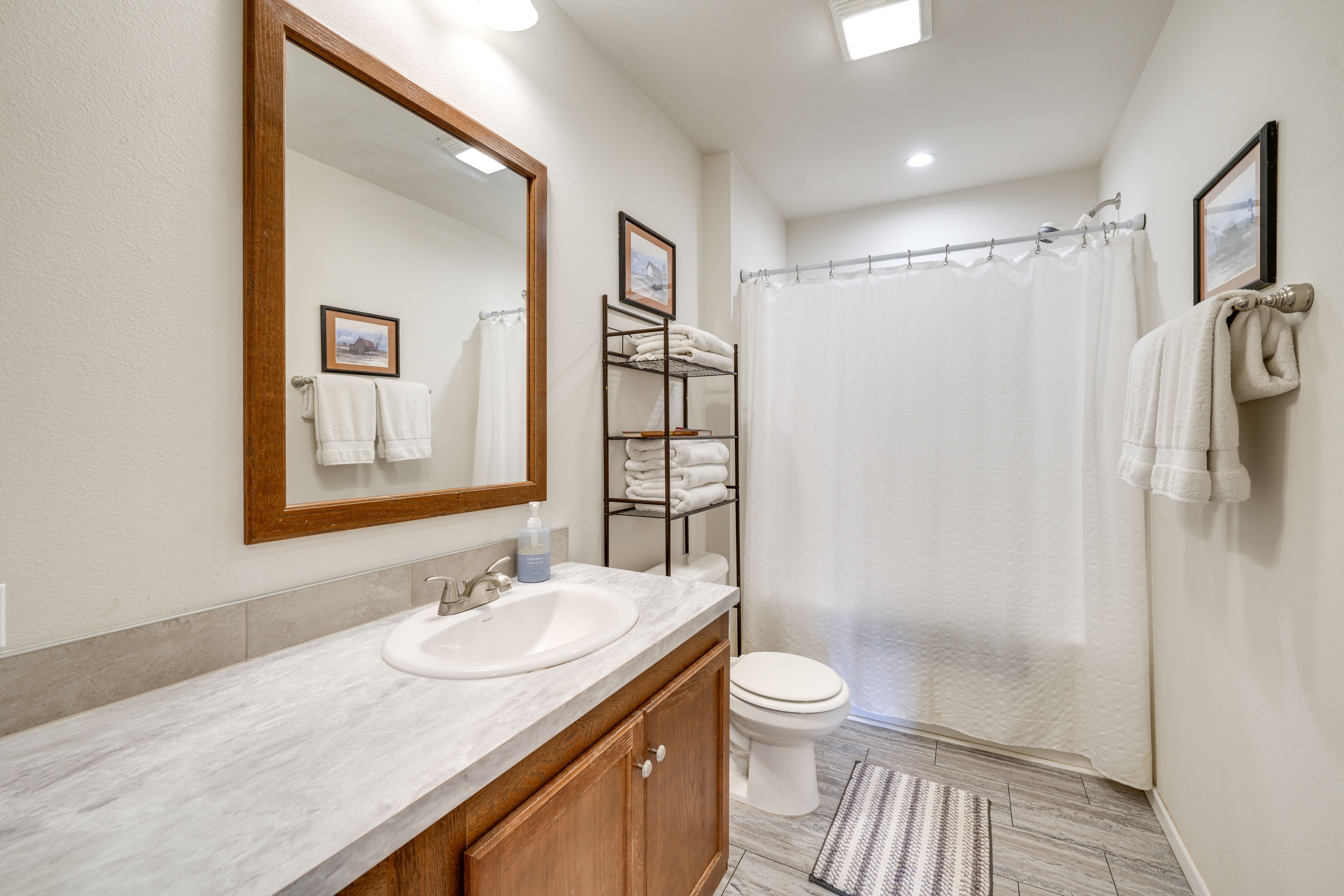 Full Bathroom | 1st Floor