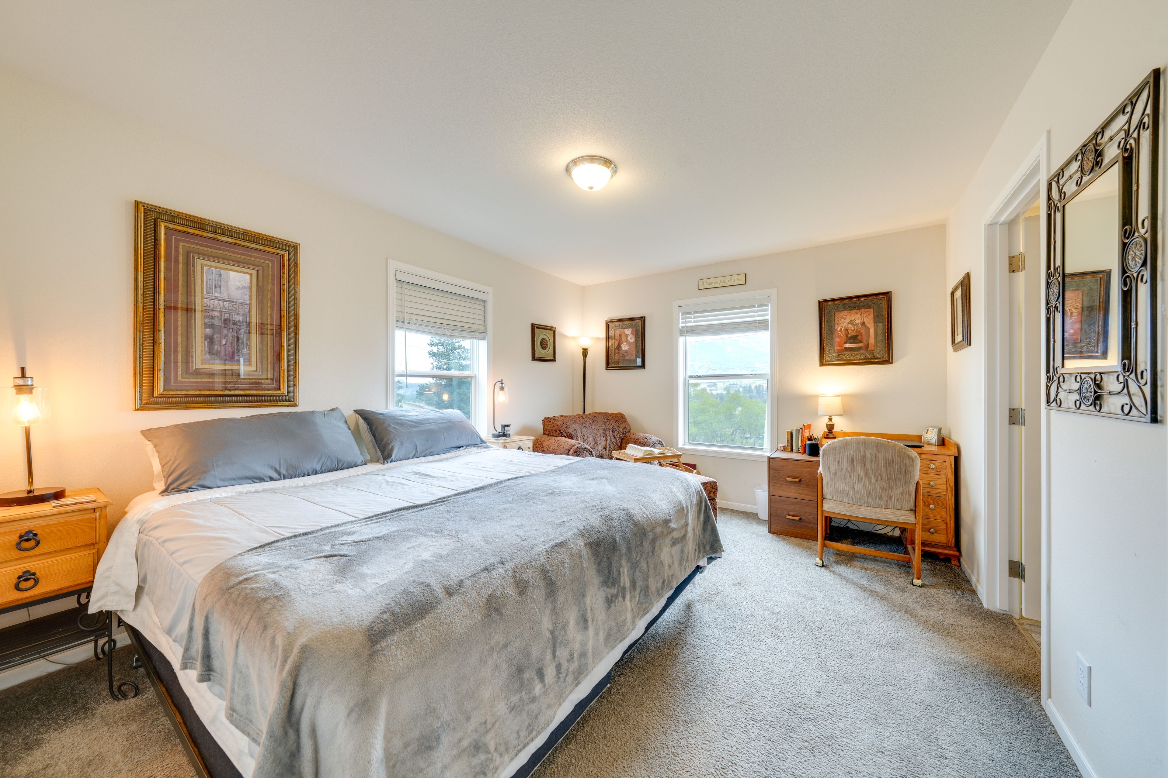 Bedroom 2 | King Bed | 1st Floor