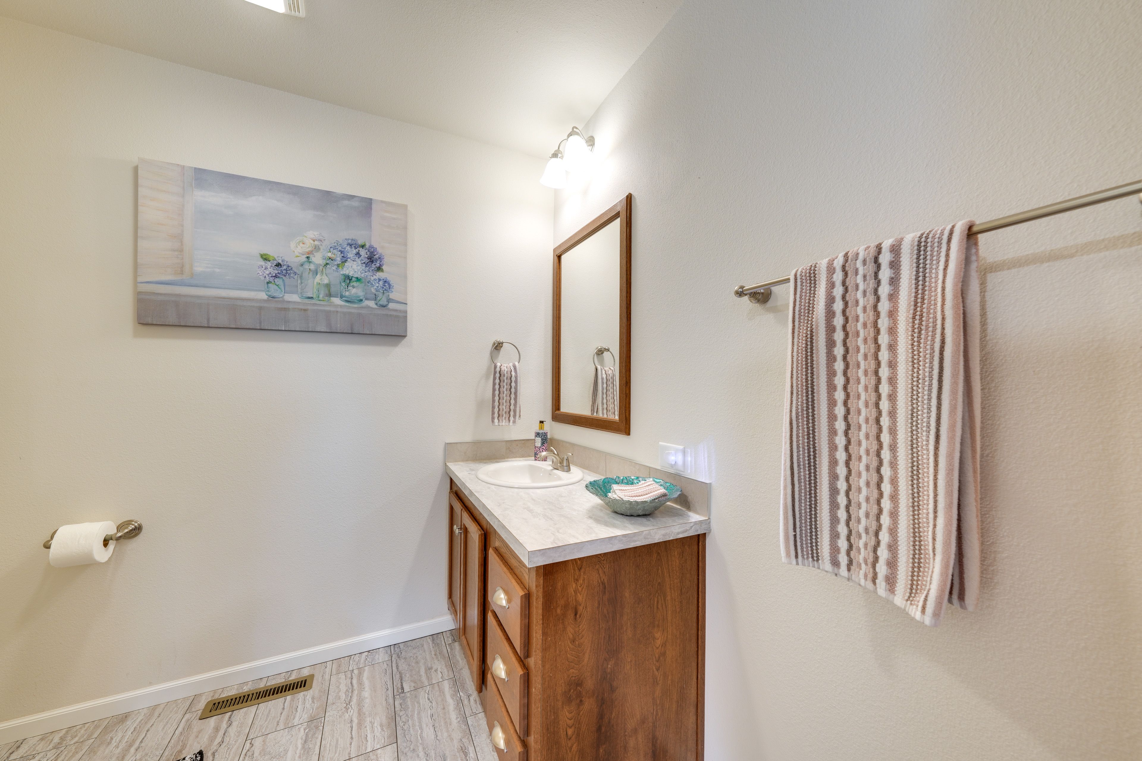 Full Bathroom | 1st Floor