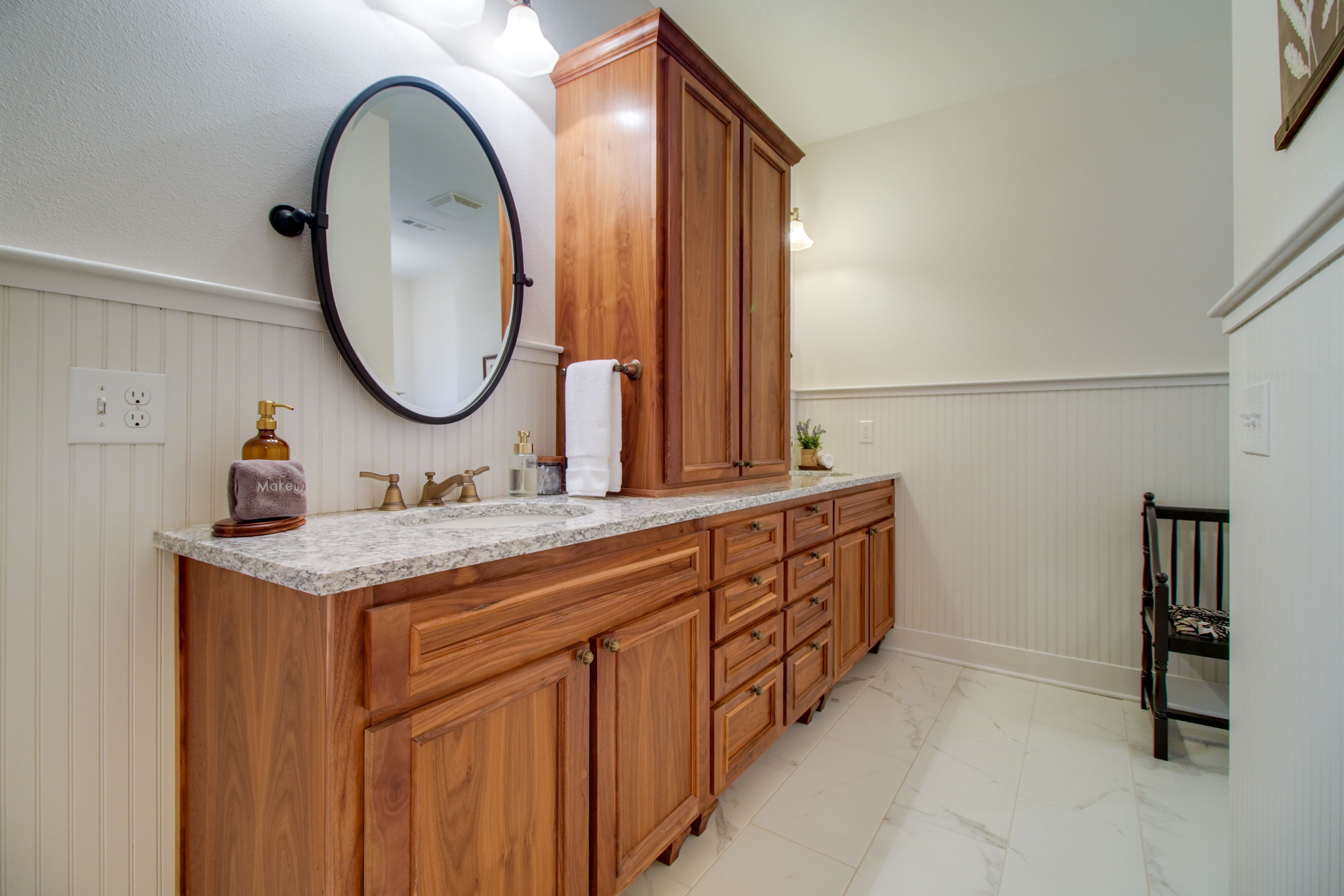 Bathroom | 2nd Floor