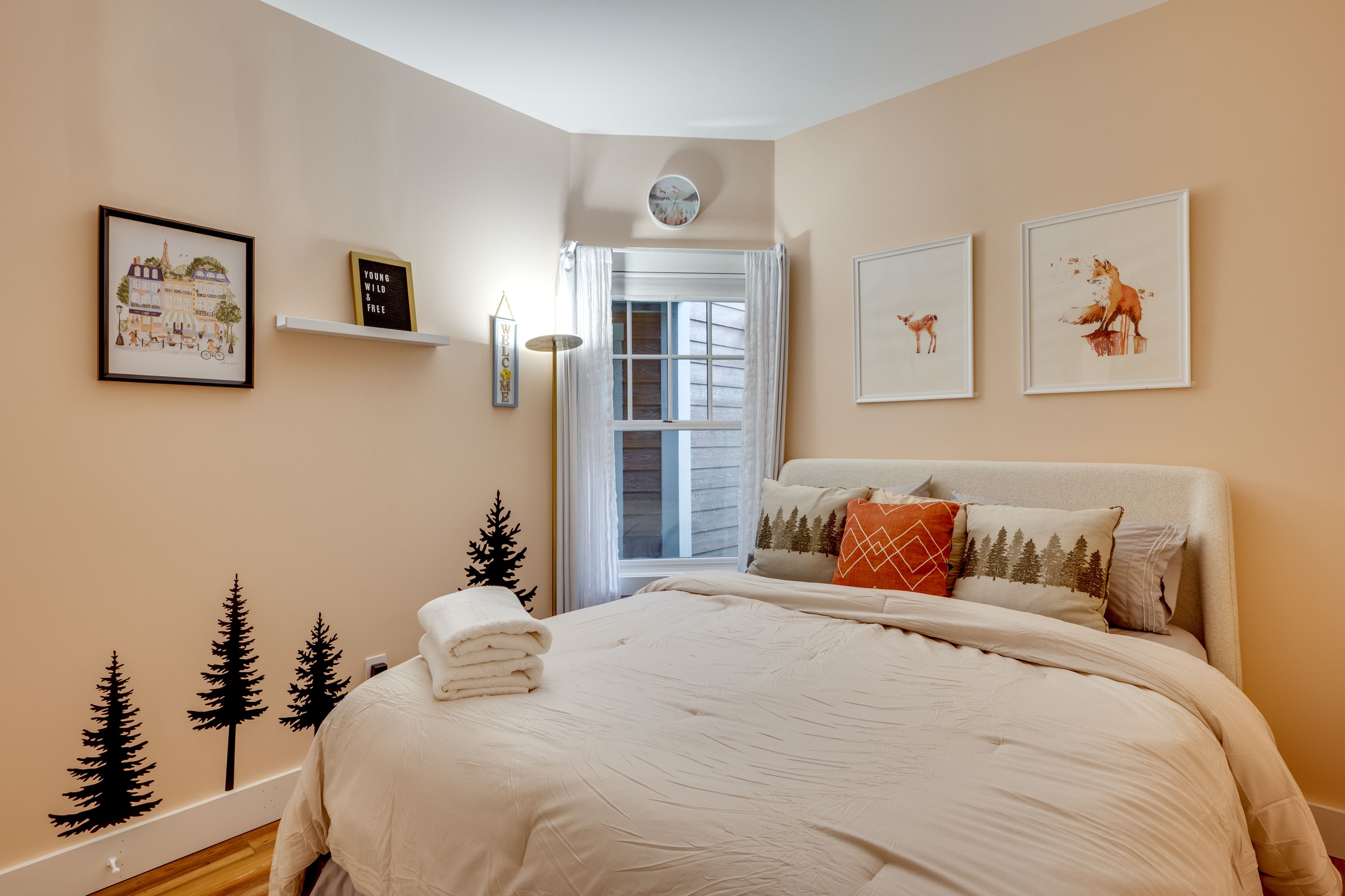 Bedroom 2 | Queen Bed