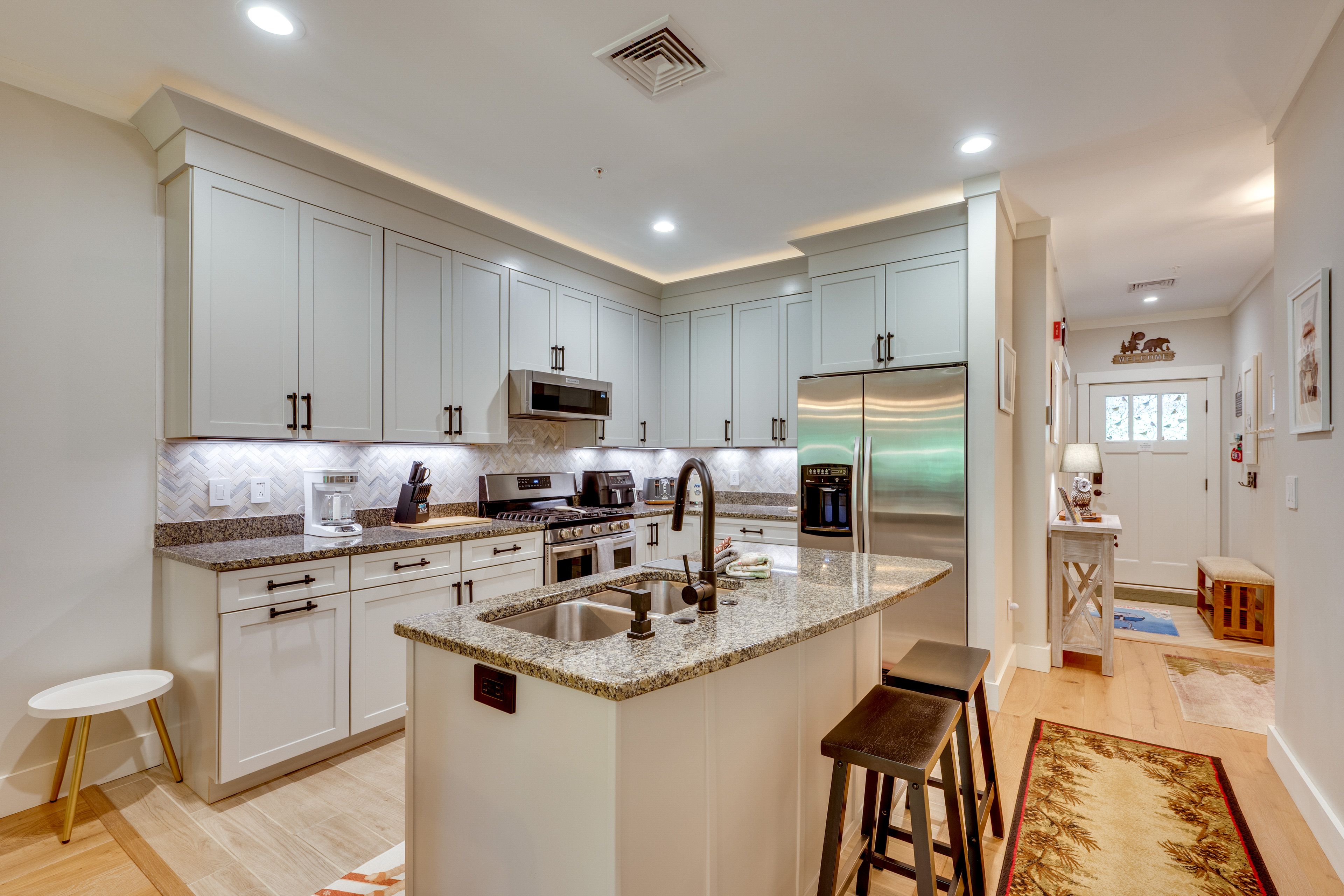 Breakfast Bar | Kitchen