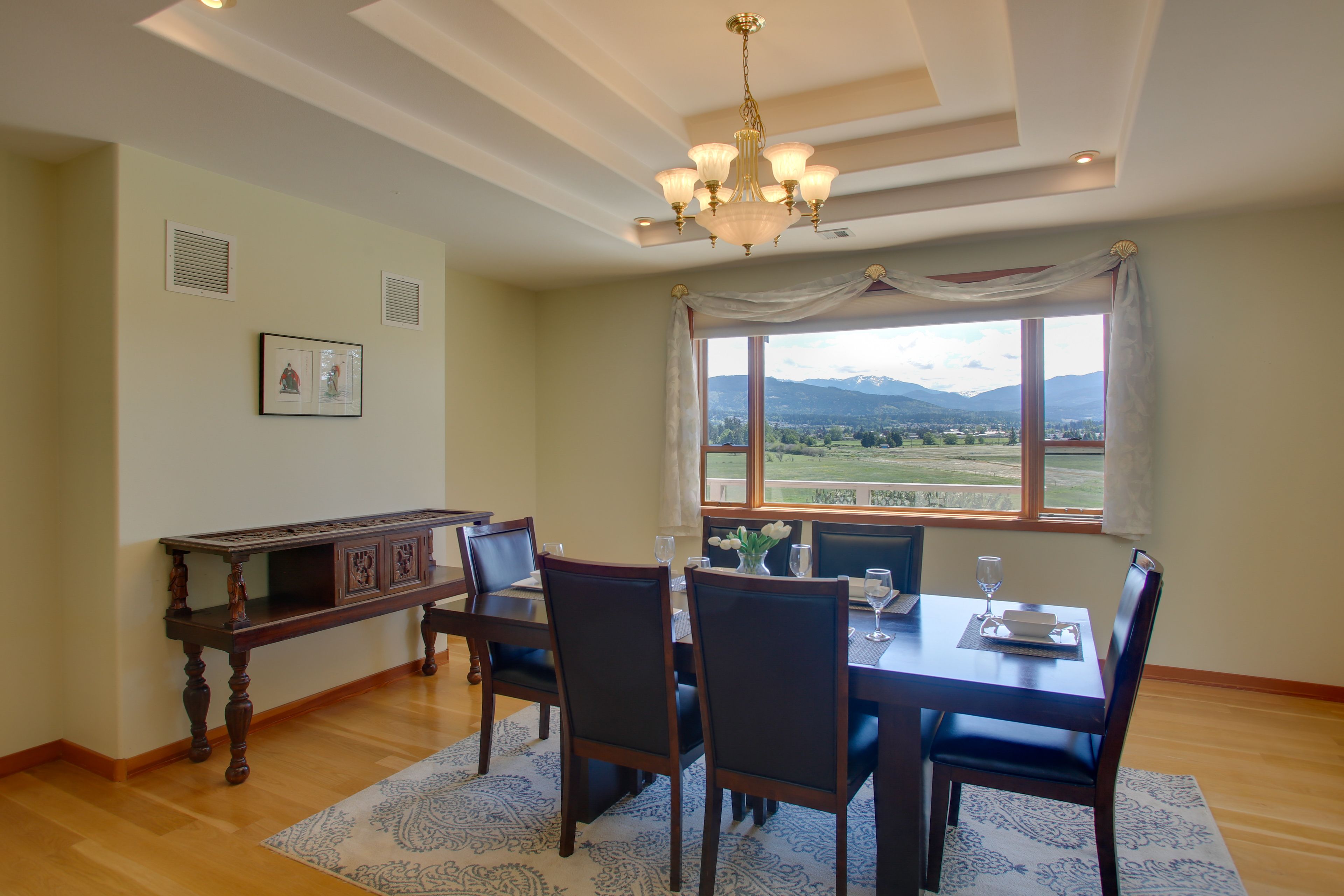 Dining Area | Dishware & Flatware | Main Level
