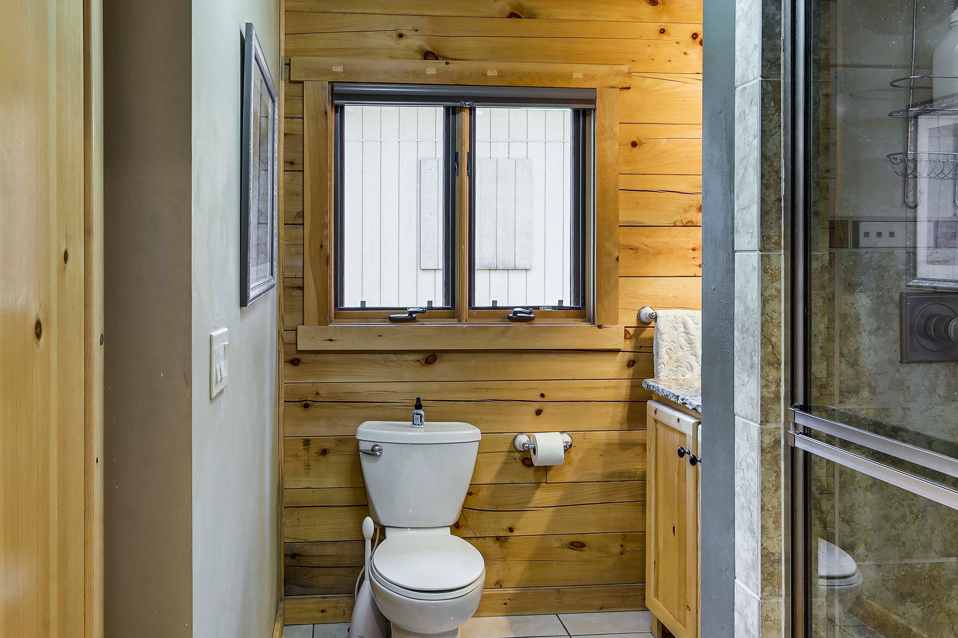 Bathroom | 1st Floor