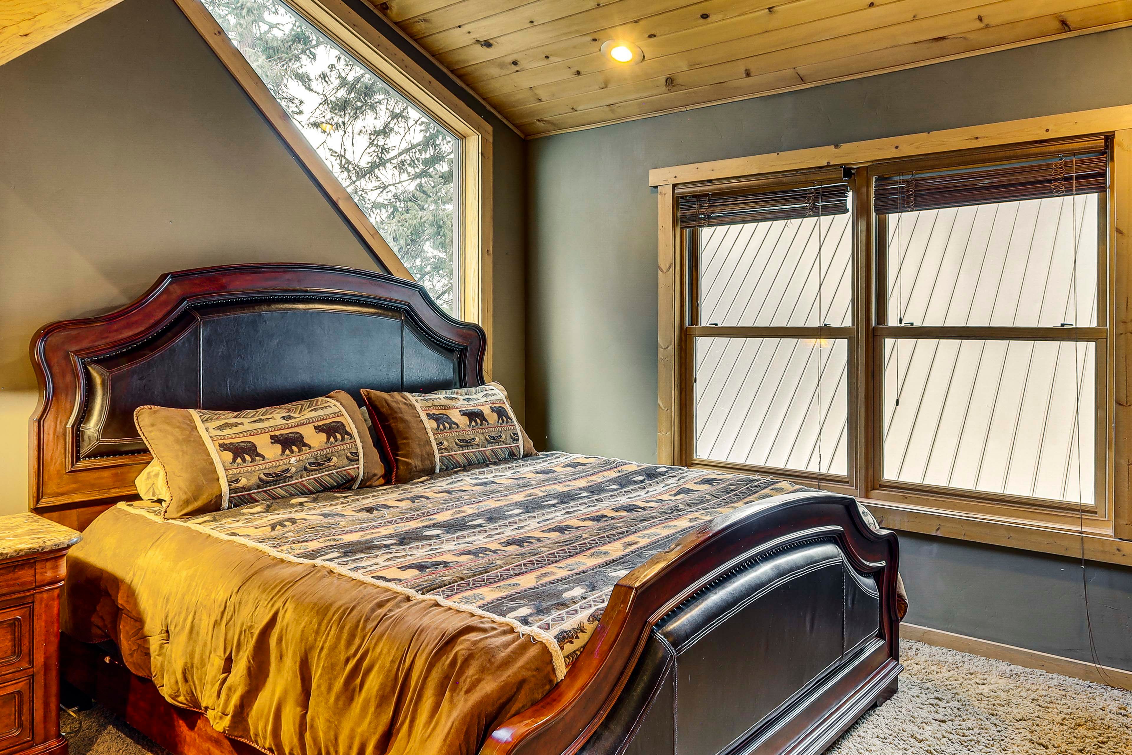 Bedroom 1 | King Bed | 2nd Floor