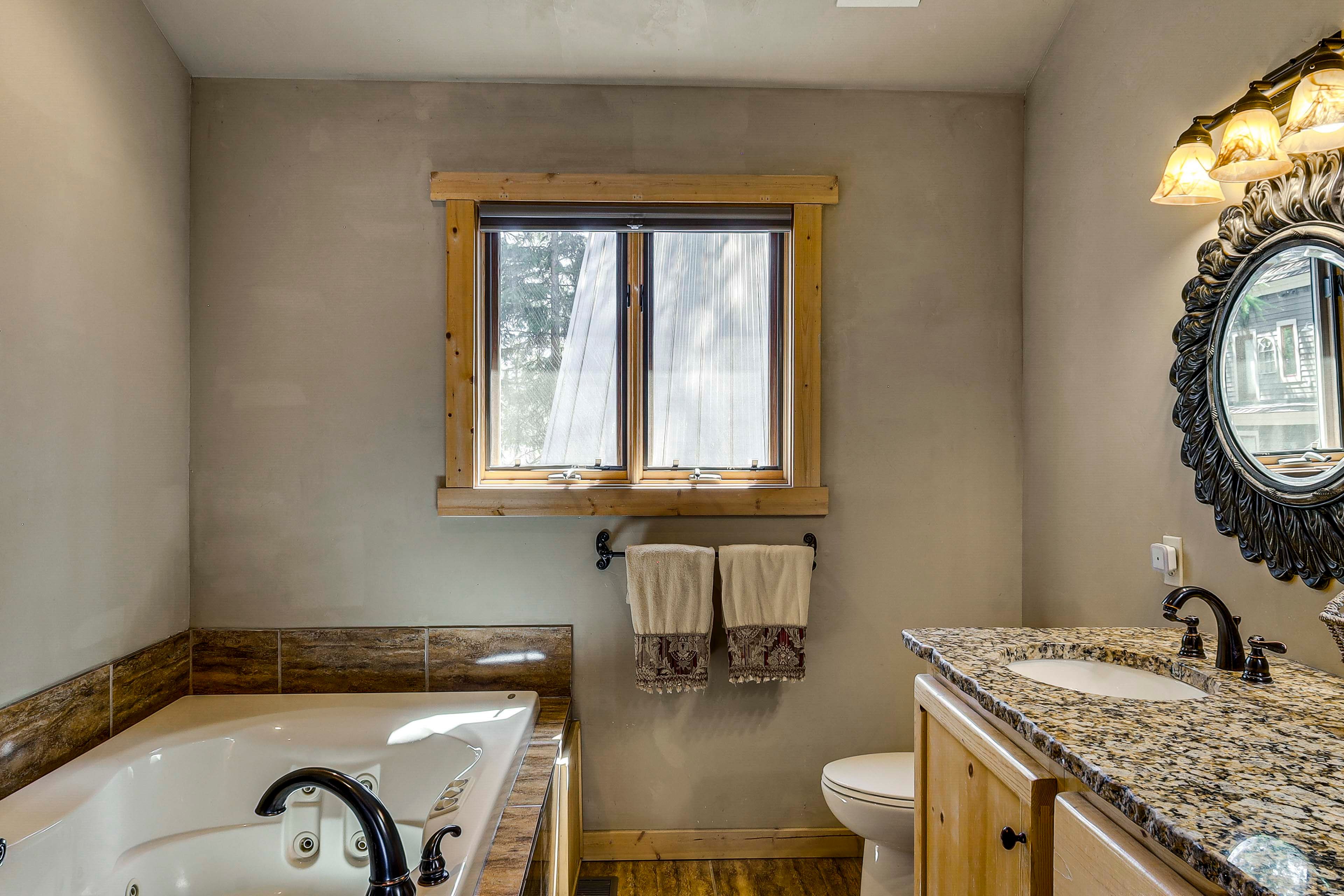 En-Suite Bathroom | 2nd Floor
