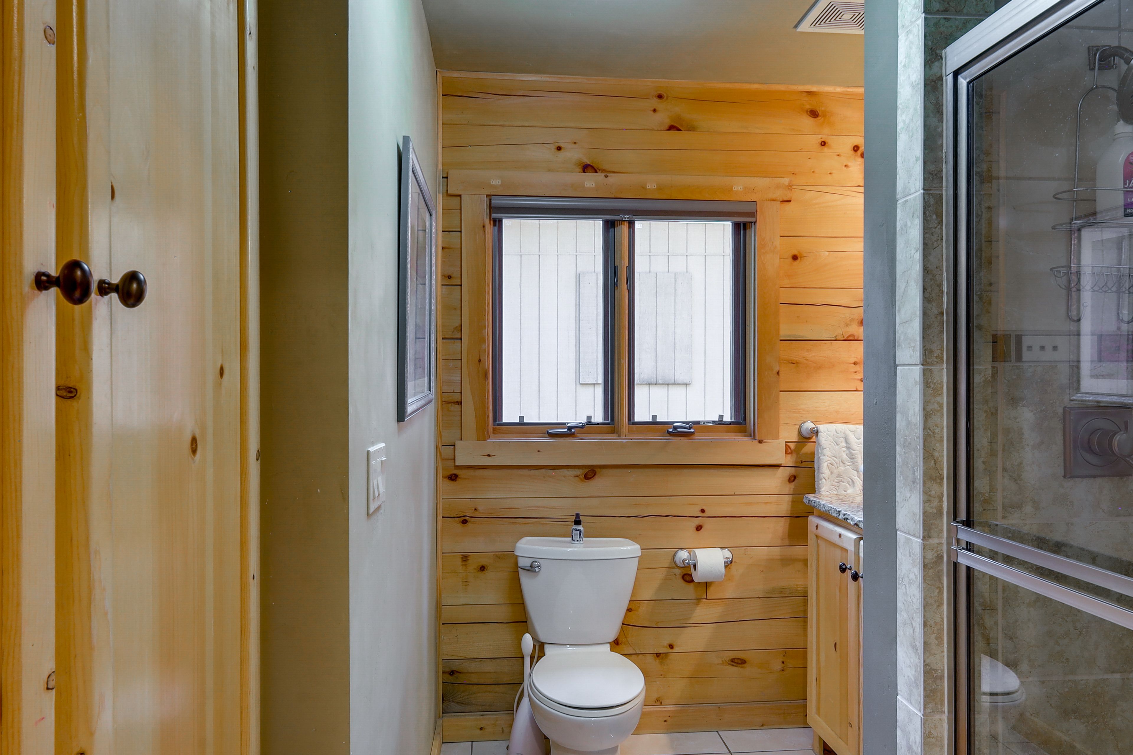 Bathroom | 1st Floor
