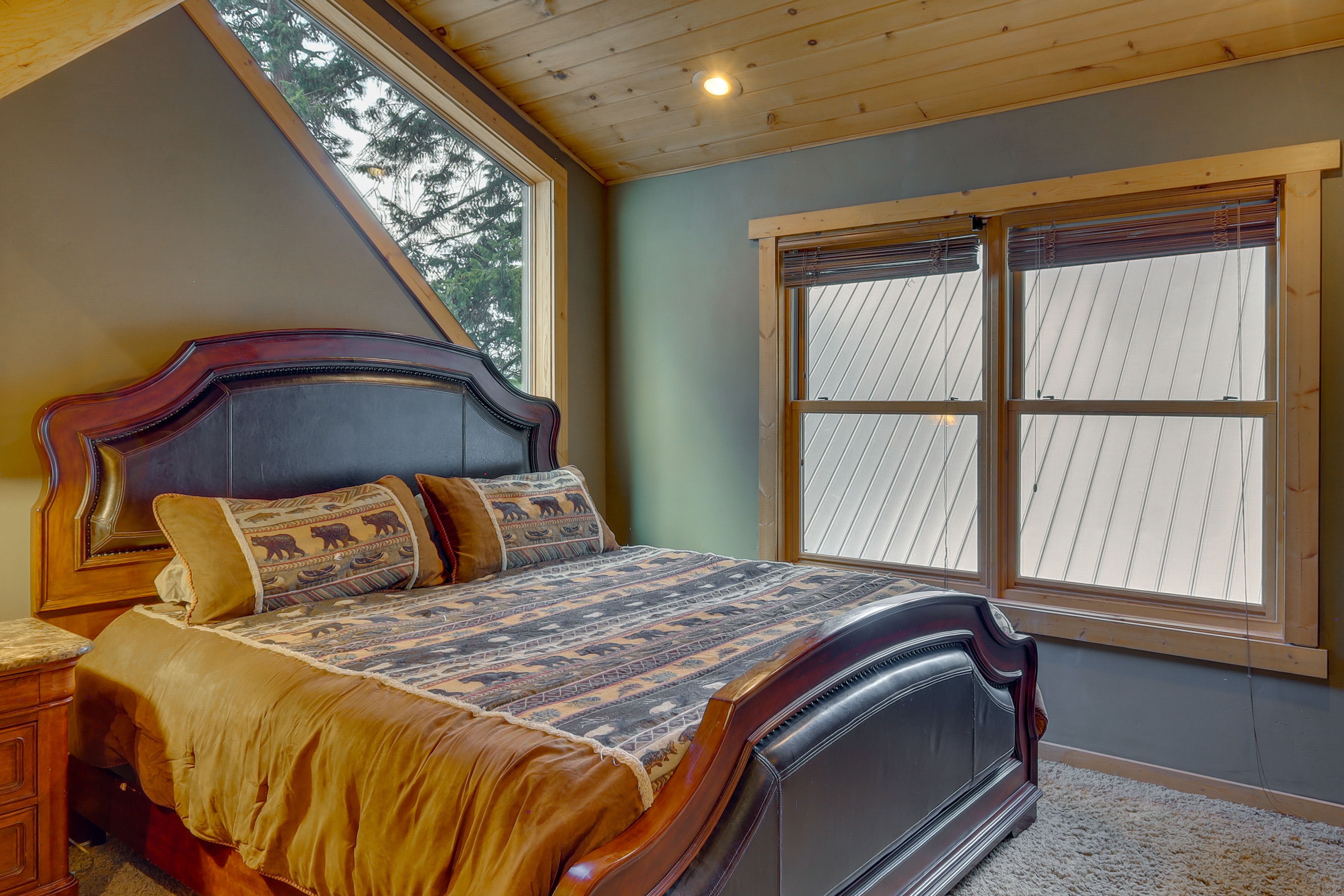 Bedroom 1 | King Bed | 2nd Floor